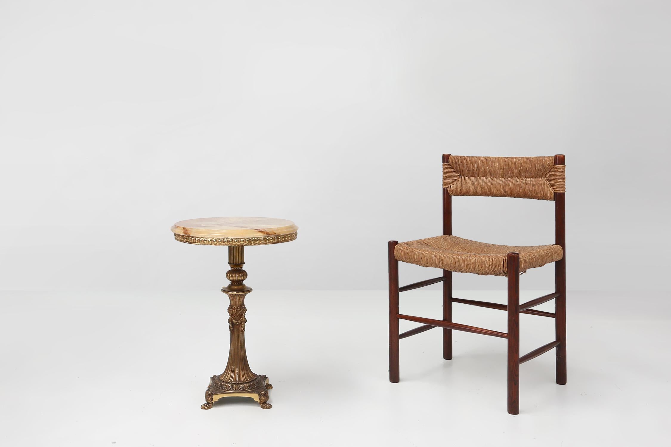 France / 1950 / side table / brass and onyx marble / mid-century / vintage

An exquisite richly decorated small side table with onyx round top on four small lion shaped feet. Made in France in the 1950s. The table has small signs of use due to age