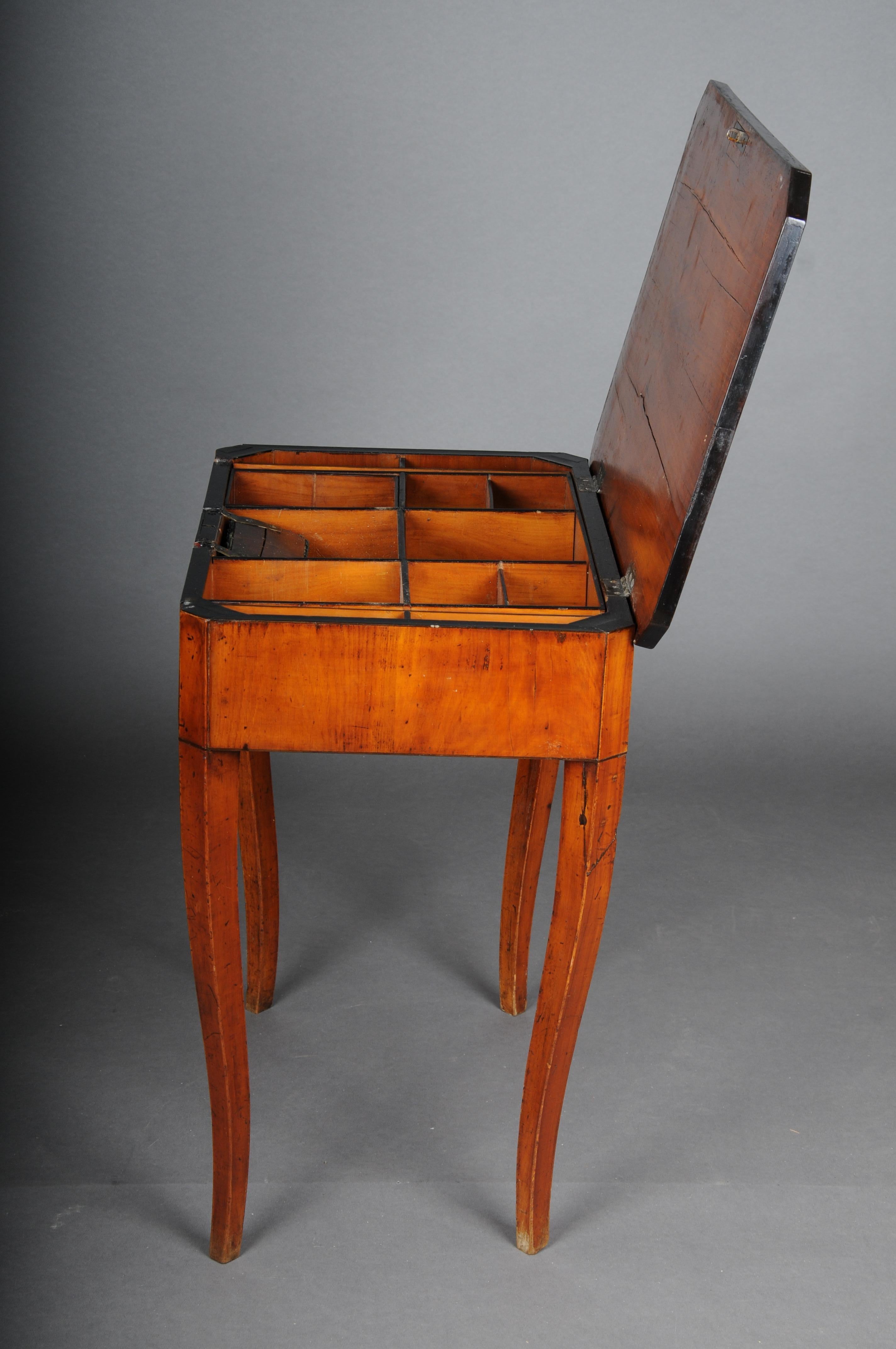 Beautiful side table/sewing table South German around 1860 For Sale 7