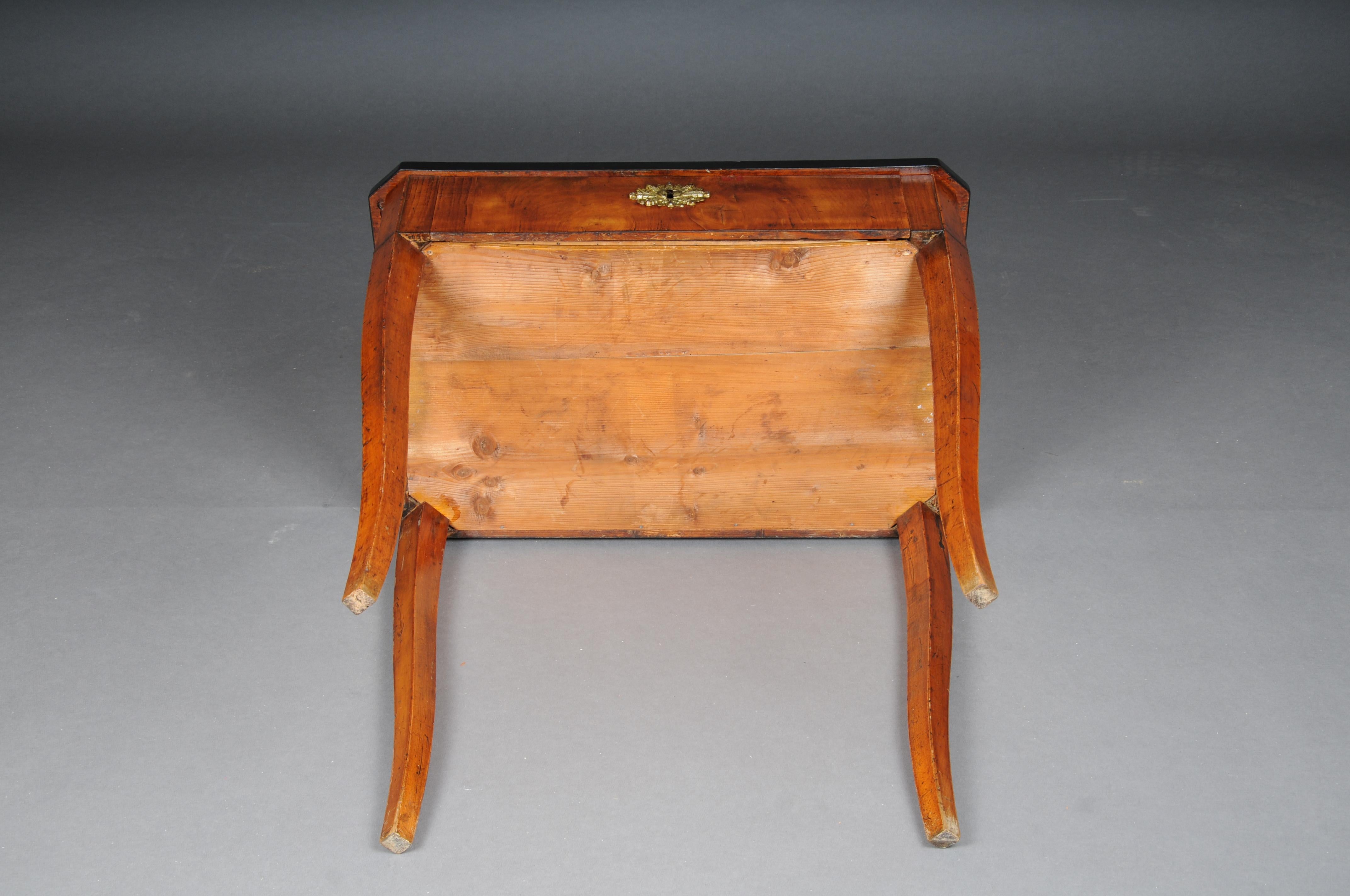 Beautiful side table/sewing table South German around 1860 For Sale 14