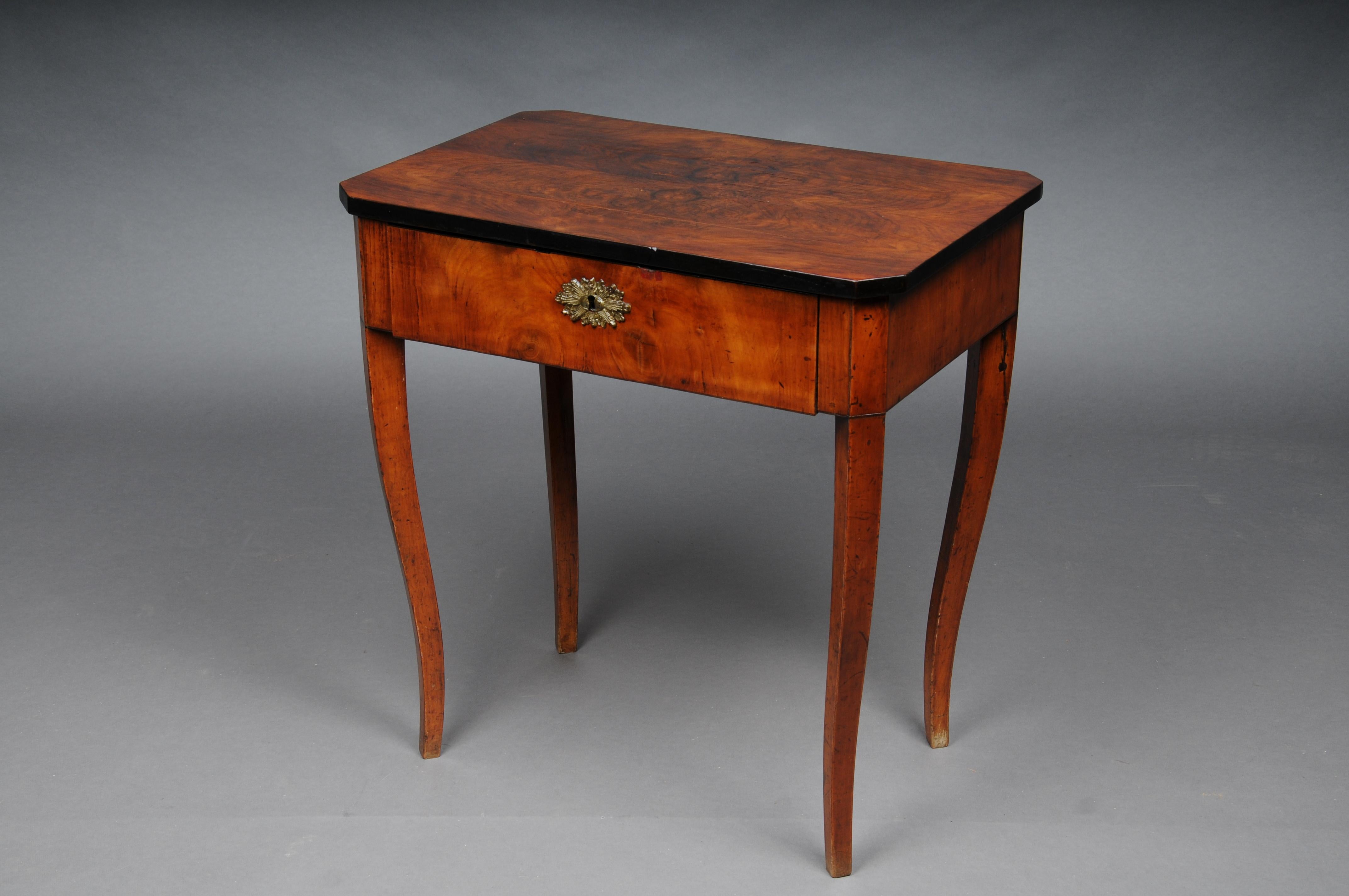 Biedermeier Beautiful side table/sewing table South German around 1860 For Sale