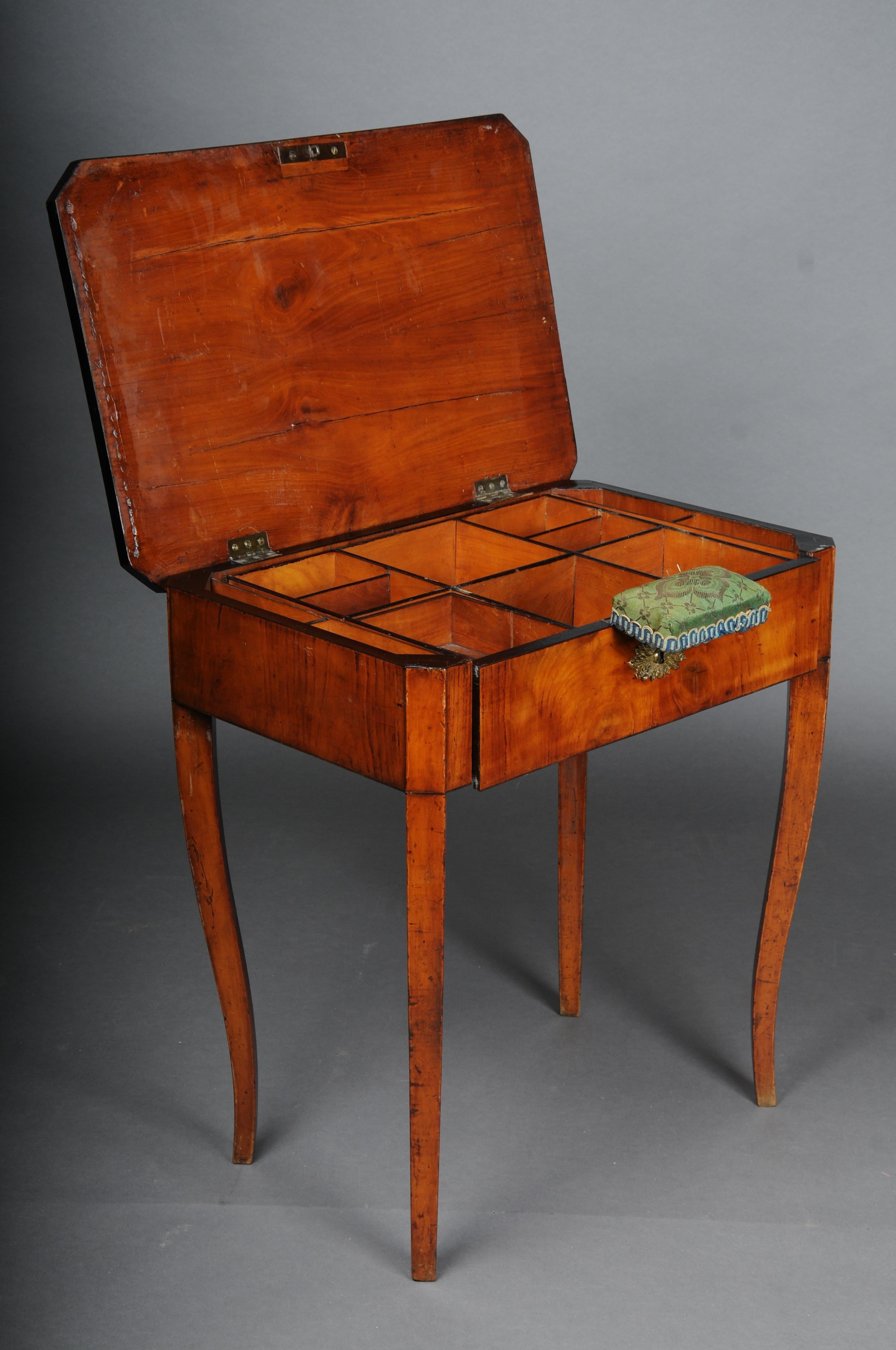 Beautiful side table/sewing table South German around 1860 For Sale 1