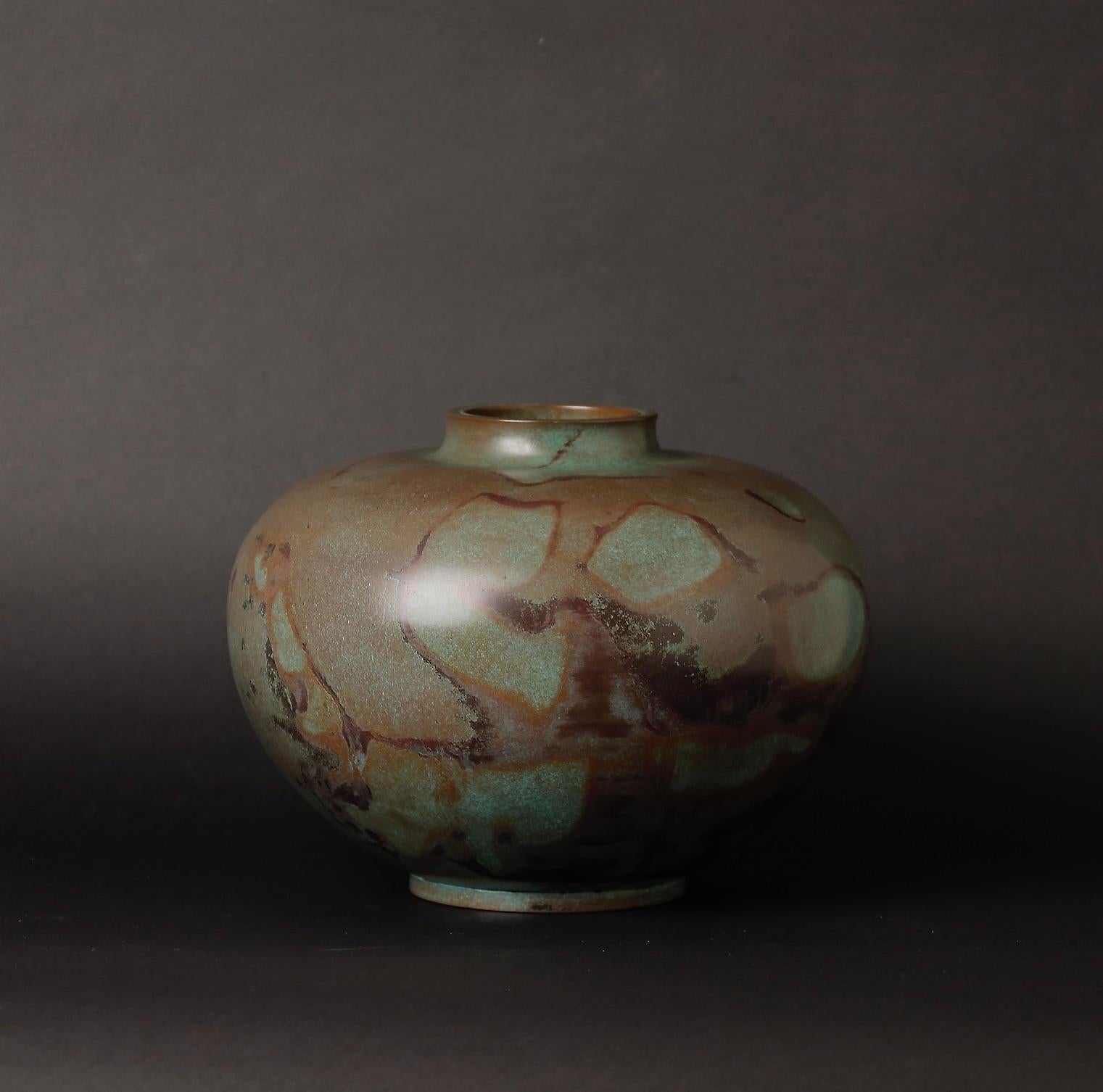 Beautiful signed Bronze vase, 20th century In Good Condition For Sale In Fukuoka, JP