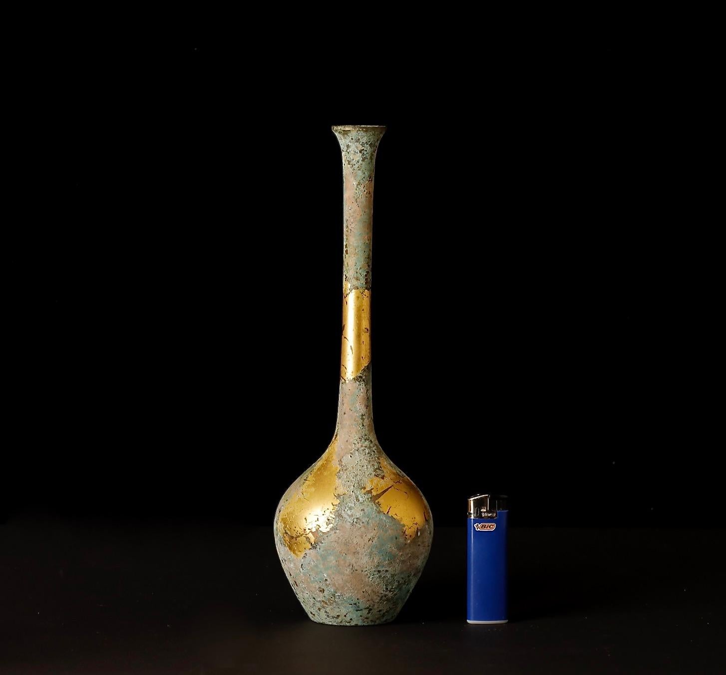 Japanese Beautiful signed Bronze vase For Sale