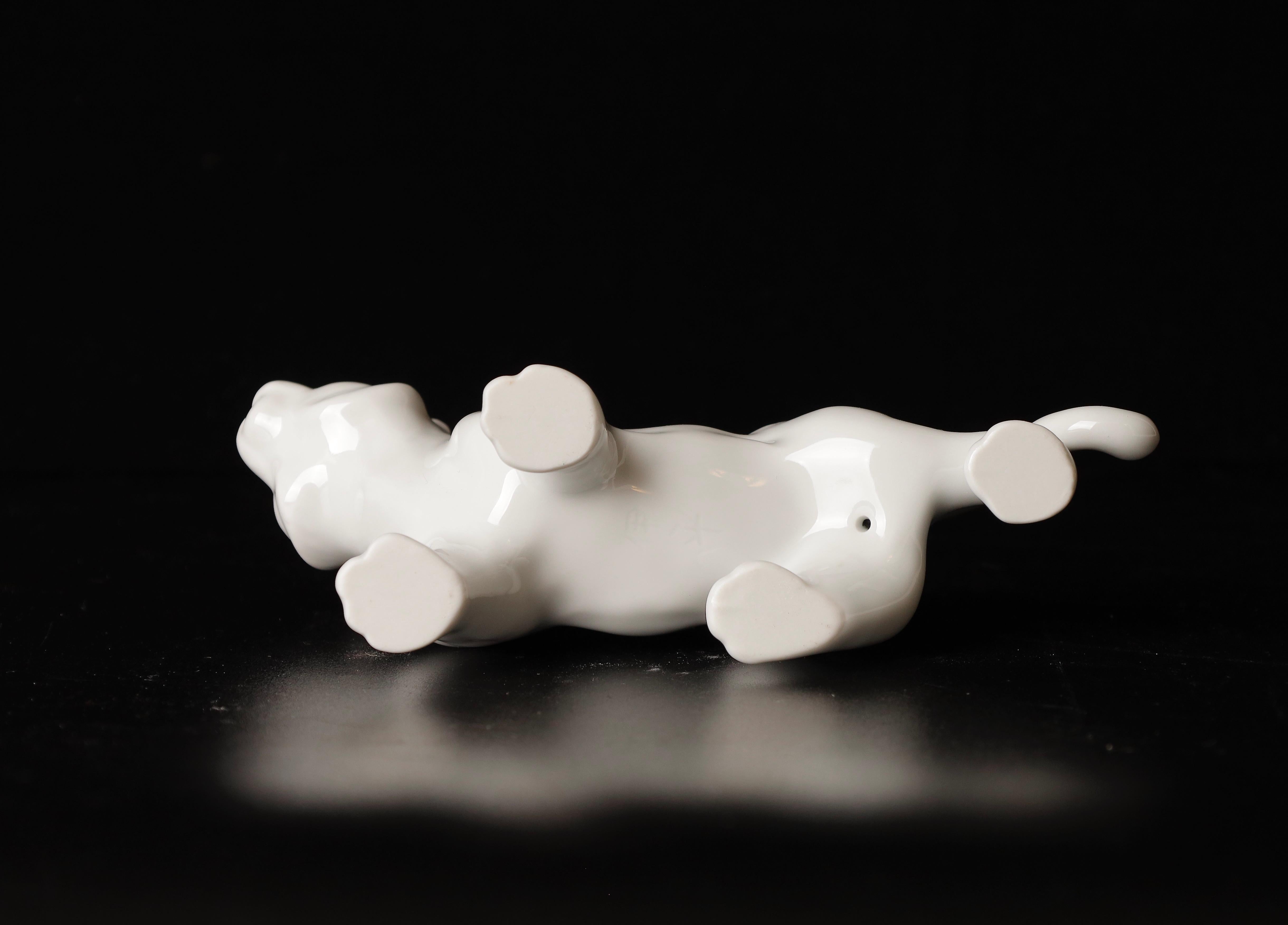 Beautiful Signed Miniature Porcelain Tiger Okimono Object For Sale 5