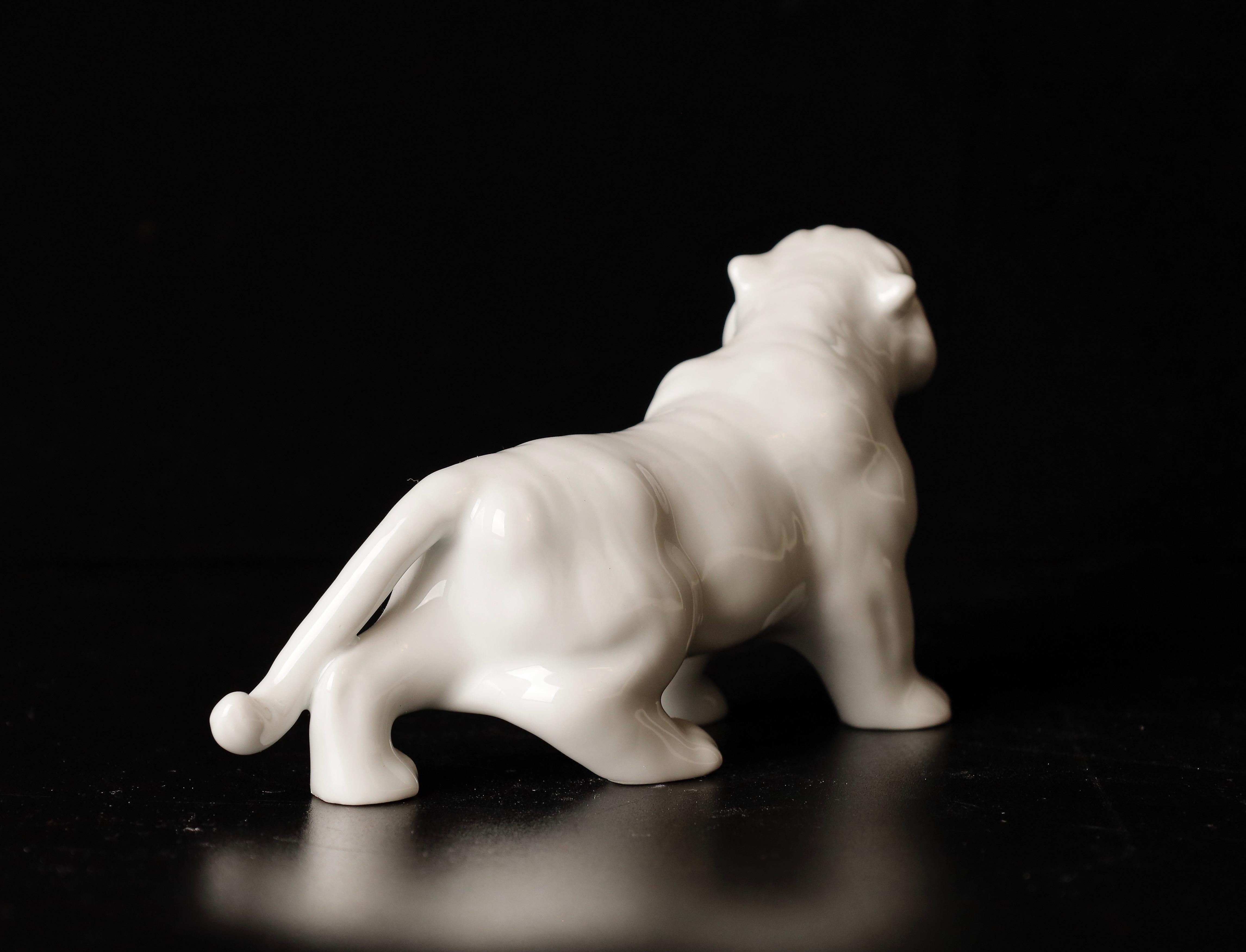 Beautiful Signed Miniature Porcelain Tiger Okimono Object For Sale 1