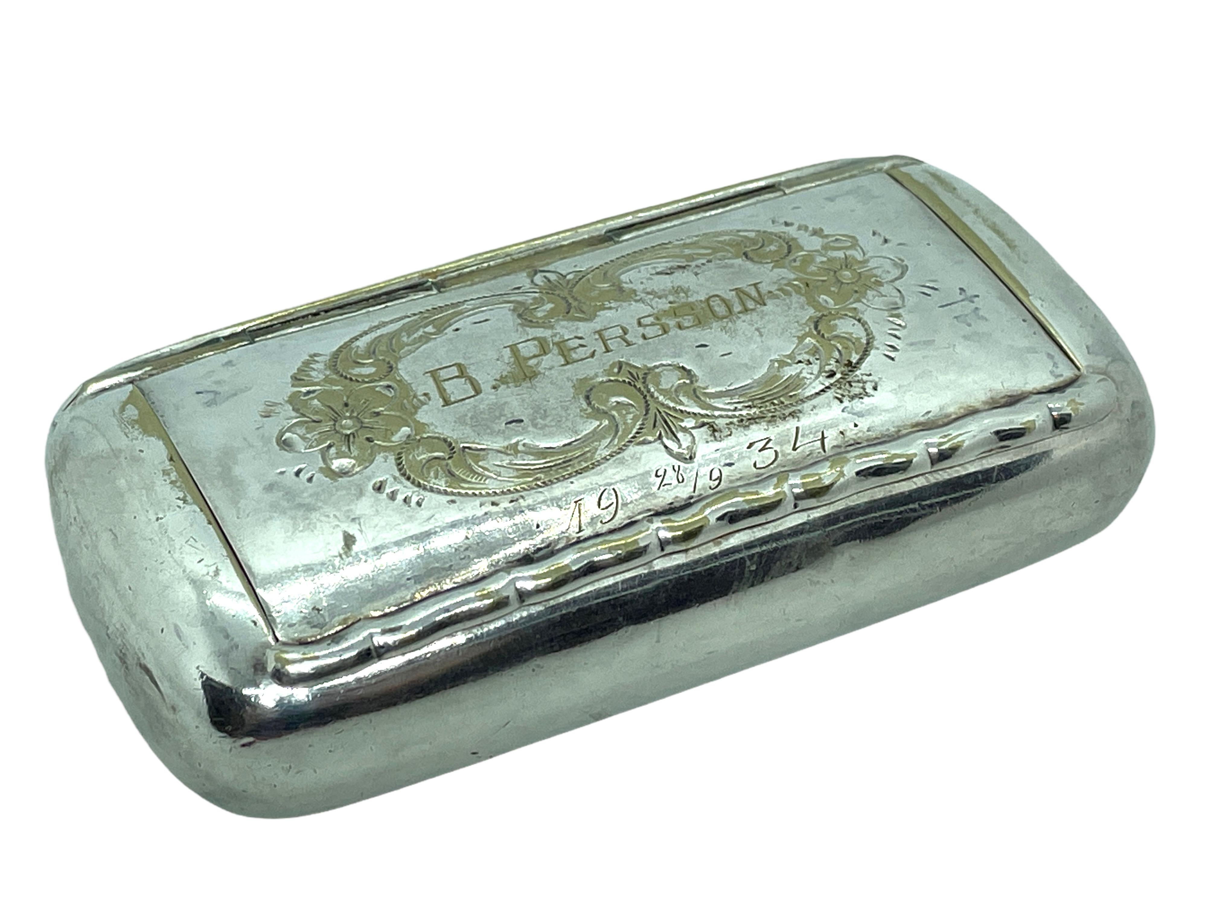 Beautiful snuff box engraved with Date 1934, made for B. Persson probably as a gift. Made of silver-plate alpaca, with nice patina. A nice addition in every man cave or just to display it on your cabinet.