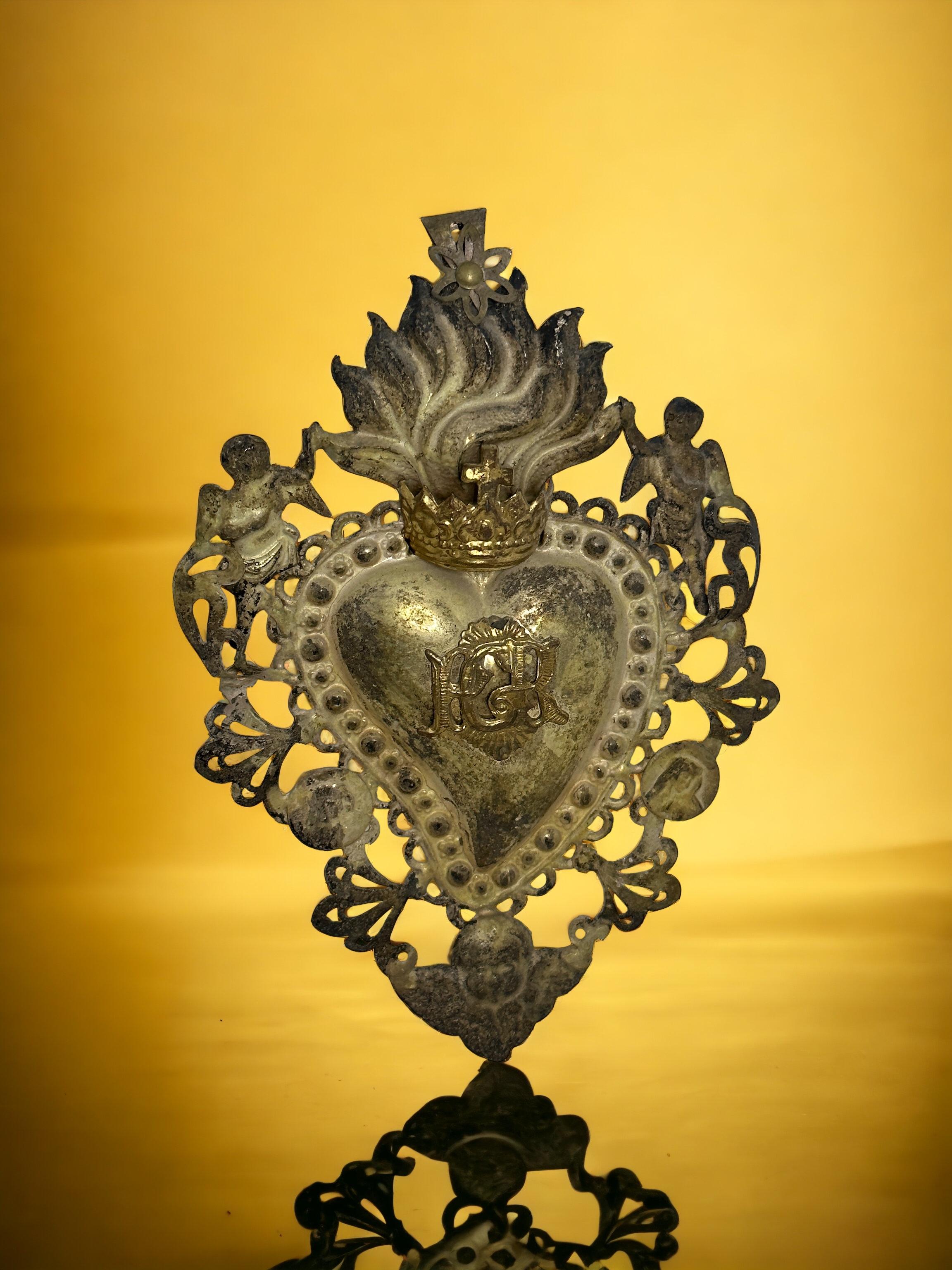 A cute petite religious Ex Voto. I do not know what it is made of, thin and light filigree silver or silver plated metal. It is handmade, embossed and then welded. Given the delicacy, I did not try to remove the tarnish and I think it gives the