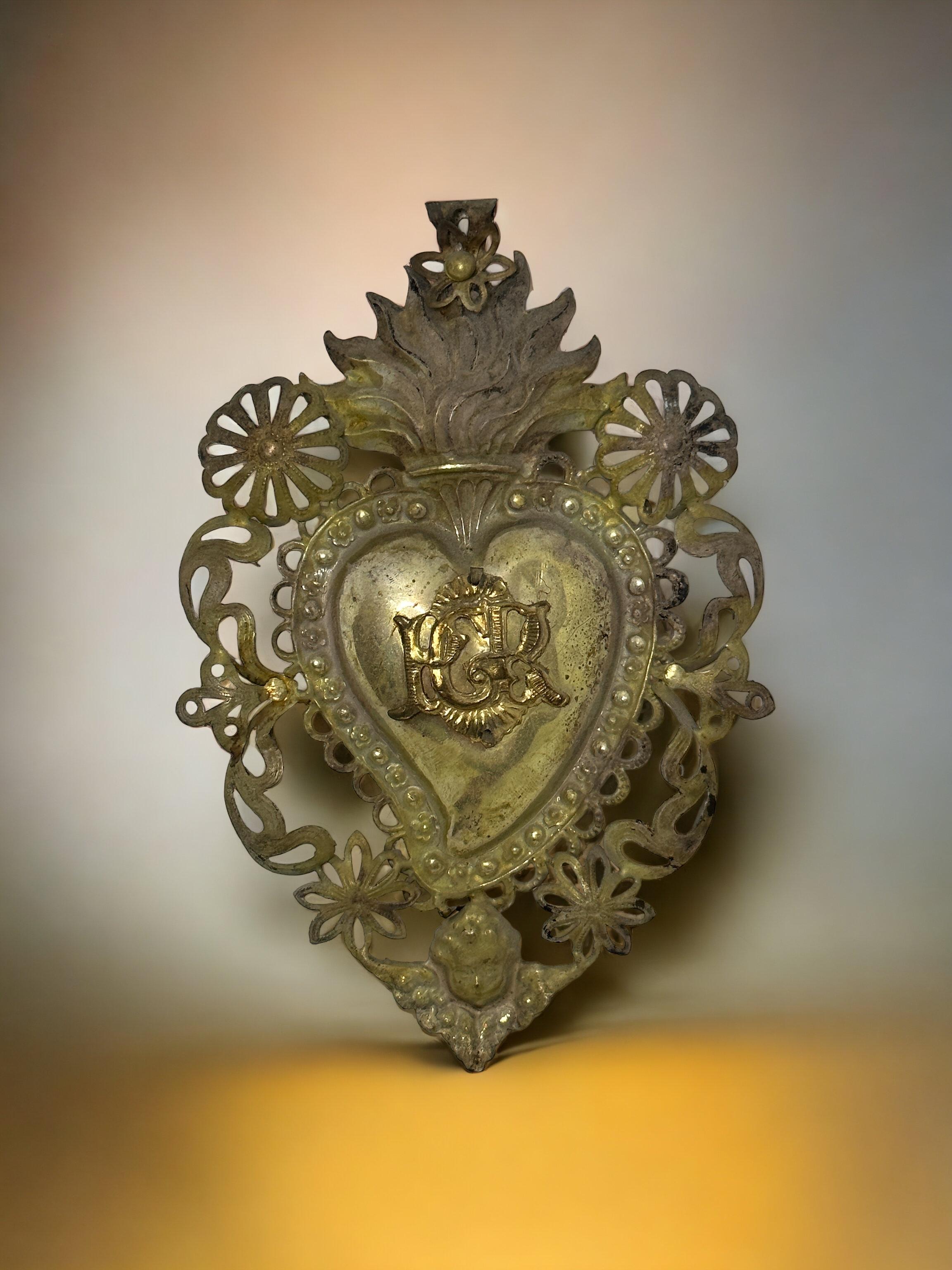 A cute petite religious Ex Voto. I do not know what it is made of, thin and light filigree silver or silver plated metal. It is handmade, embossed and then welded. Given the delicacy, I did not try to remove the tarnish and I think it gives the