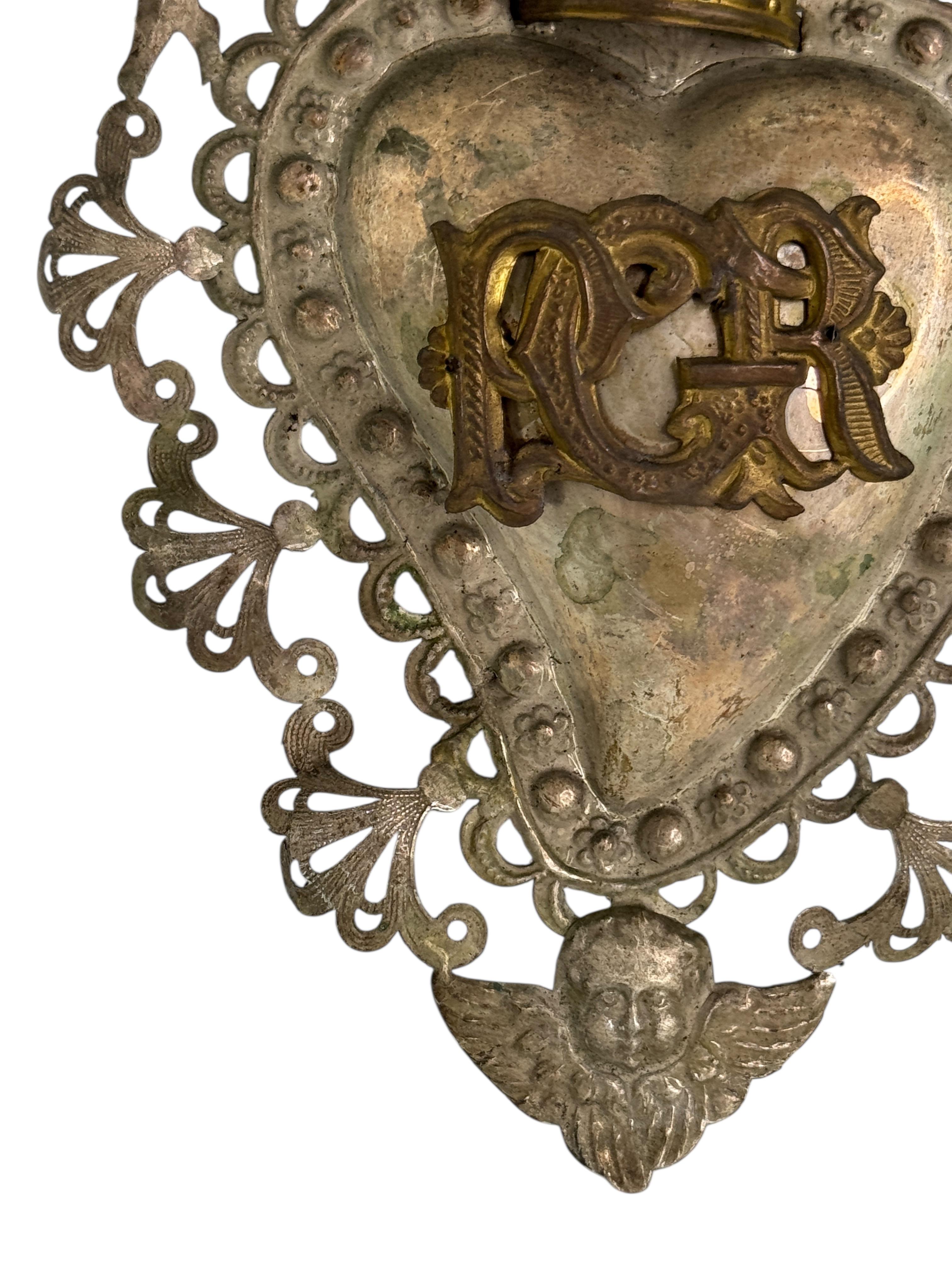 Magnifique Ex-Voto religieux fait à la main

Un Ex-Voto religieux remarquable et délicatement travaillé, provenant d'une vente de succession à Parma, en Italie. La pièce semble être fabriquée en filigrane fin et léger d'argent ou de métal argenté.