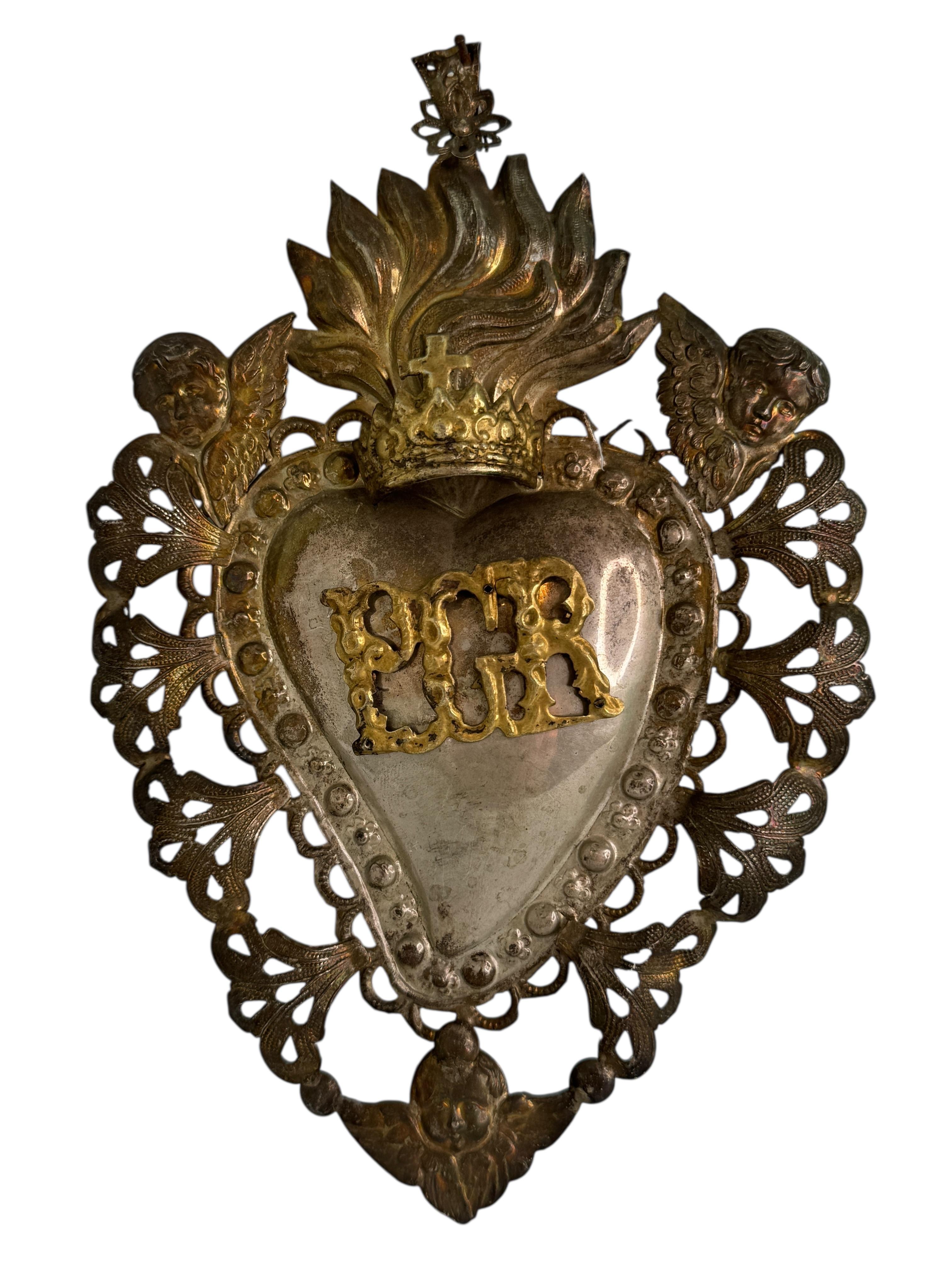 Magnifique Ex-Voto religieux fait à la main

Un Ex-Voto religieux remarquable et délicatement travaillé, provenant d'une vente de succession à Parma, en Italie. La pièce semble être fabriquée en filigrane fin et léger d'argent ou de métal argenté.