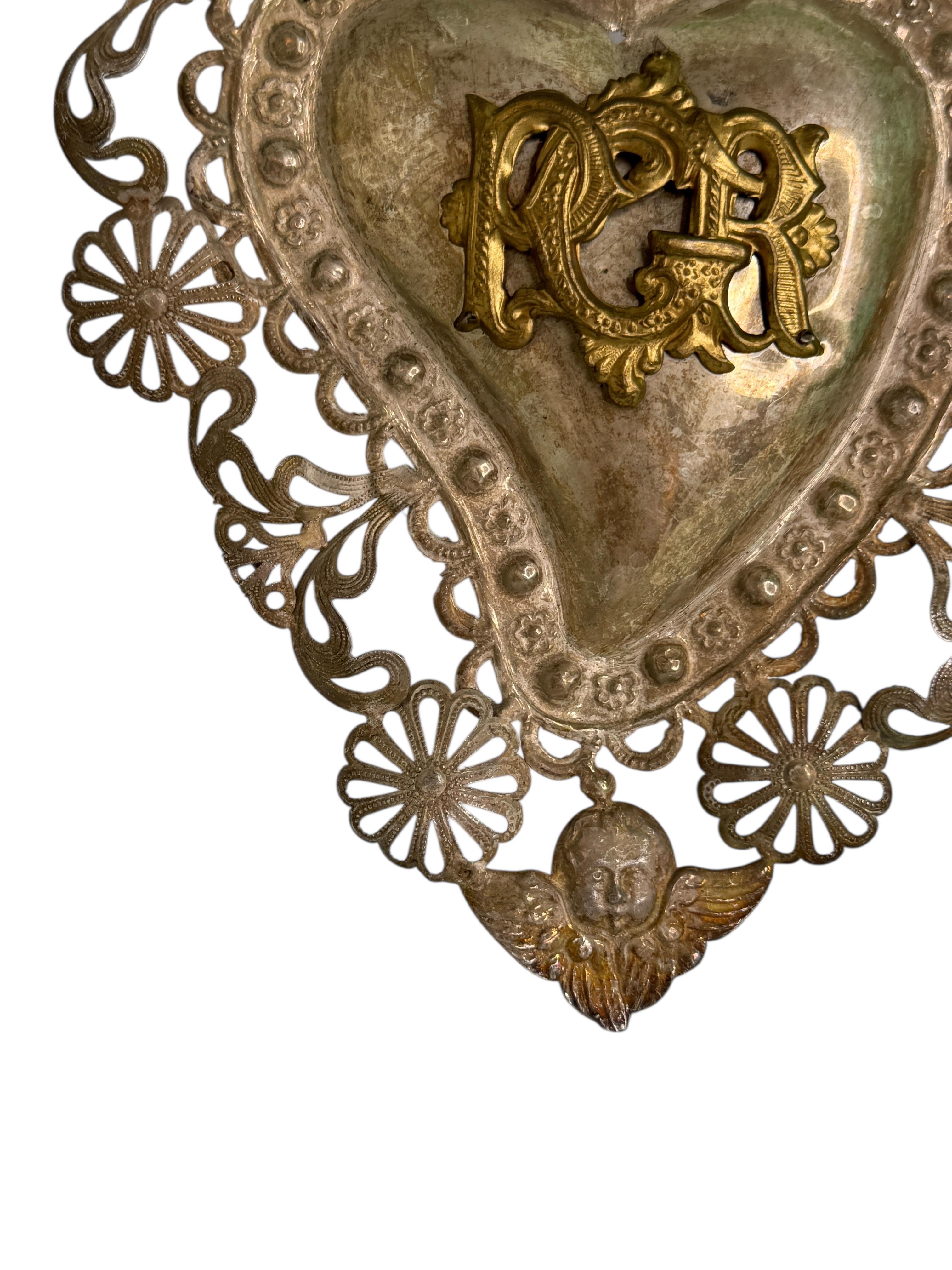 Magnifique Ex-Voto religieux fait à la main

Un Ex-Voto religieux remarquable et délicatement travaillé, provenant d'une vente de succession à Parma, en Italie. La pièce semble être fabriquée en filigrane fin et léger d'argent ou de métal argenté.