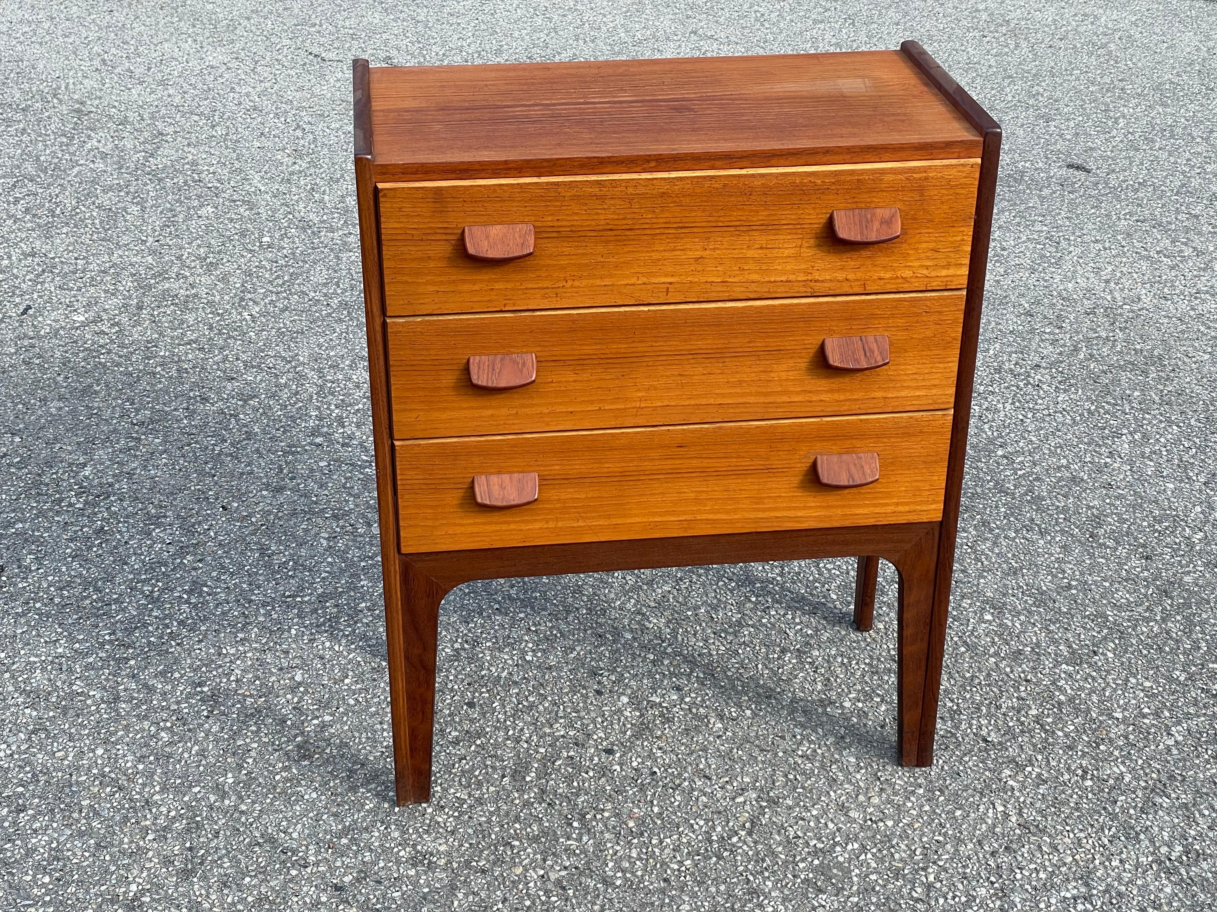 Mid-20th Century Beautiful Simple Classic Danish Mid-Century Dresser from 1960s