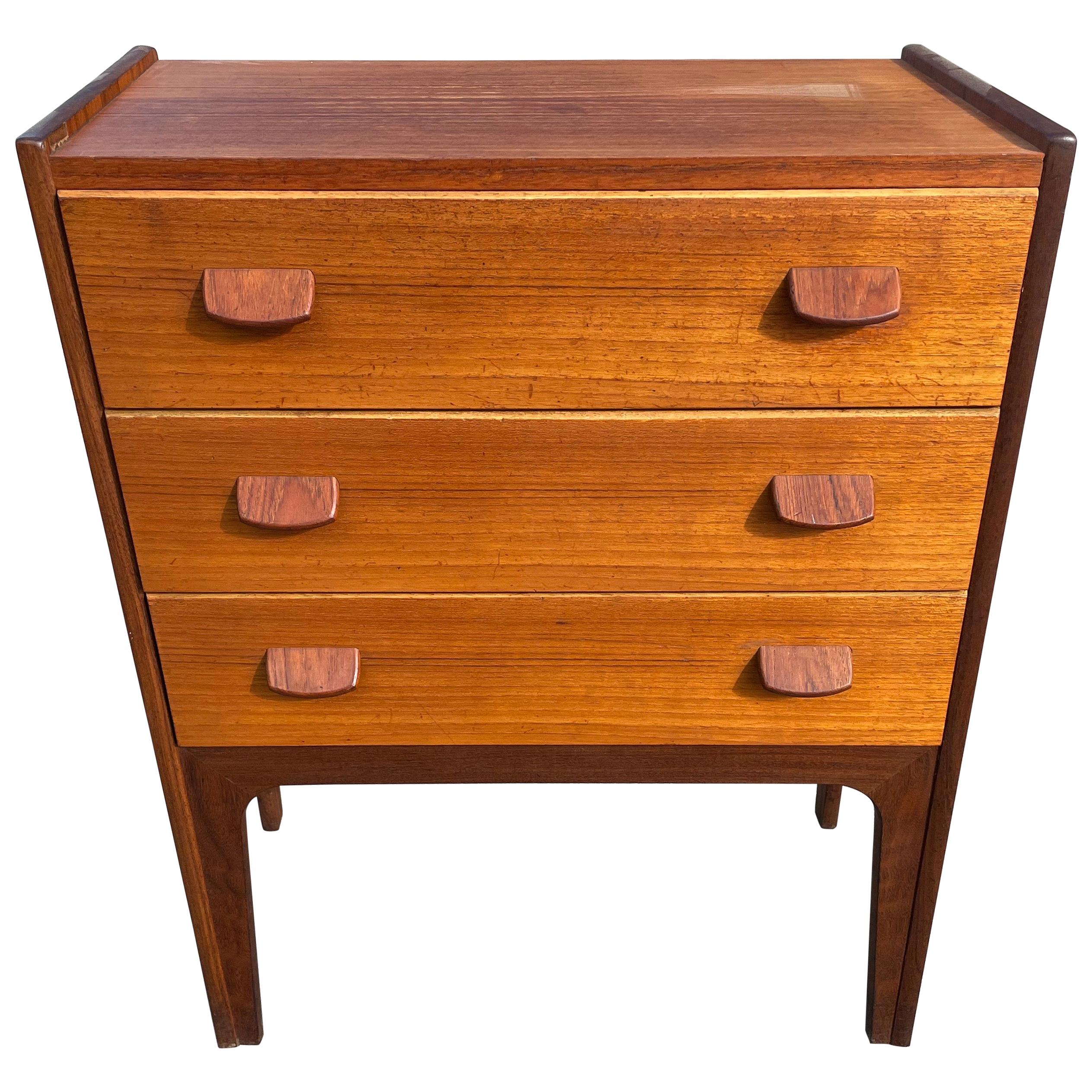 Beautiful Simple Classic Danish Mid-Century Dresser from 1960s