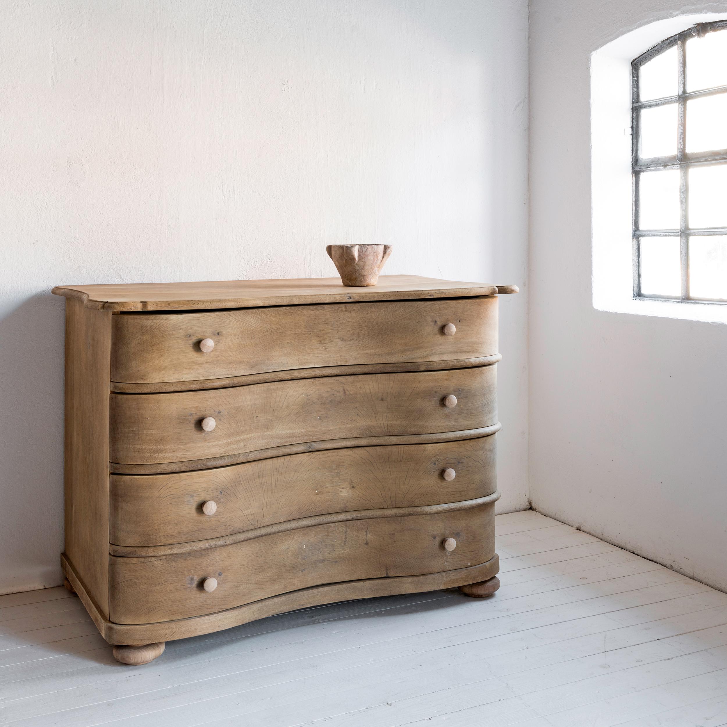 Swedish Beautiful Simple Northern 18th Century Baroque Commode Galbée in Bleached Oak