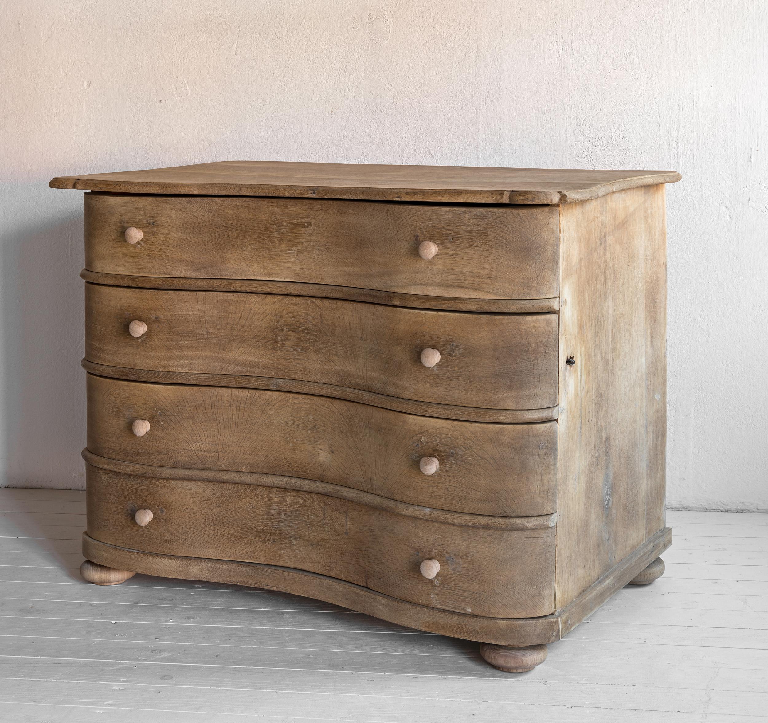 Beautiful Simple Northern 18th Century Baroque Commode Galbée in Bleached Oak 3