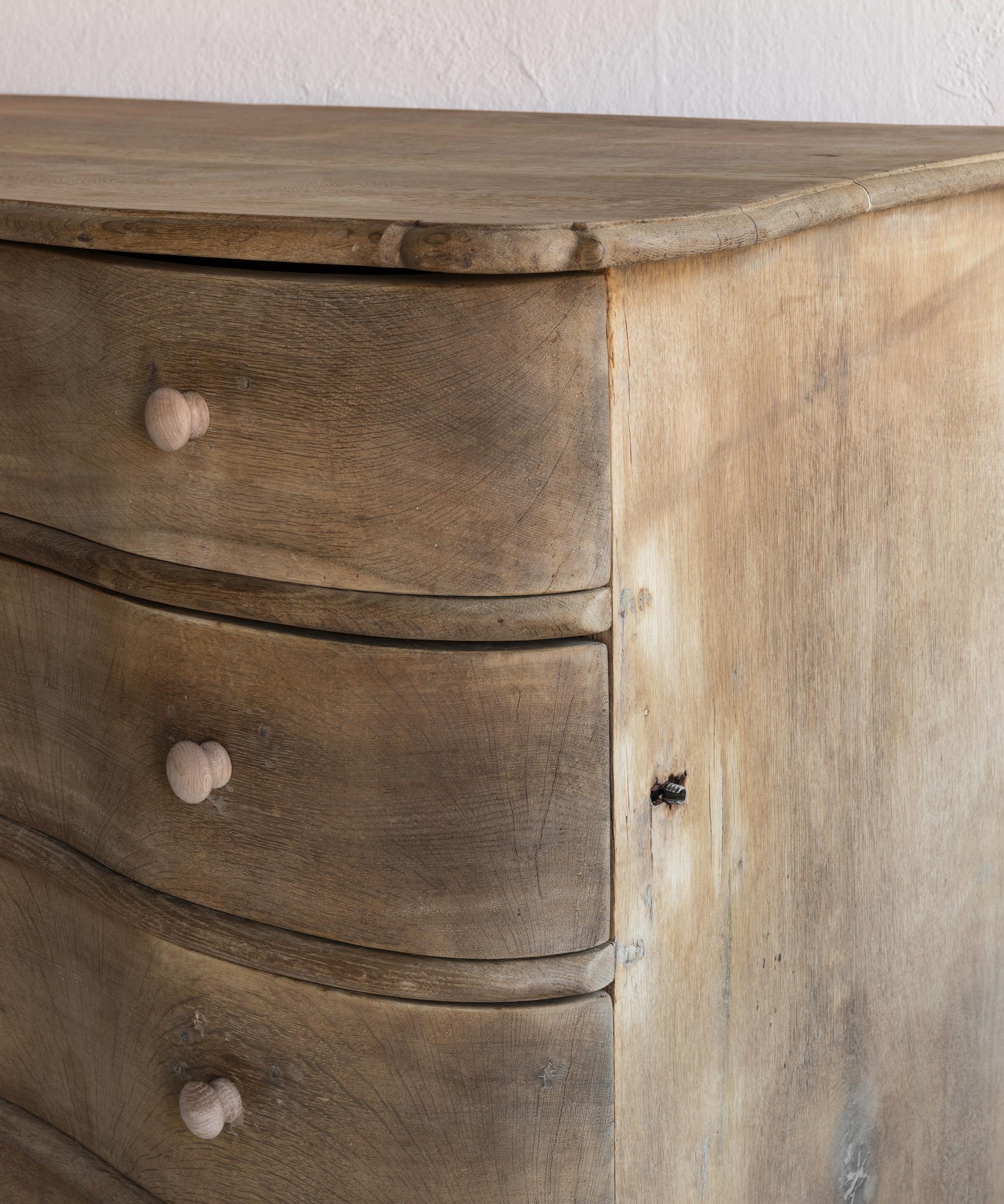 Beautiful Simple Northern 18th Century Baroque Commode Galbée in Bleached Oak 4