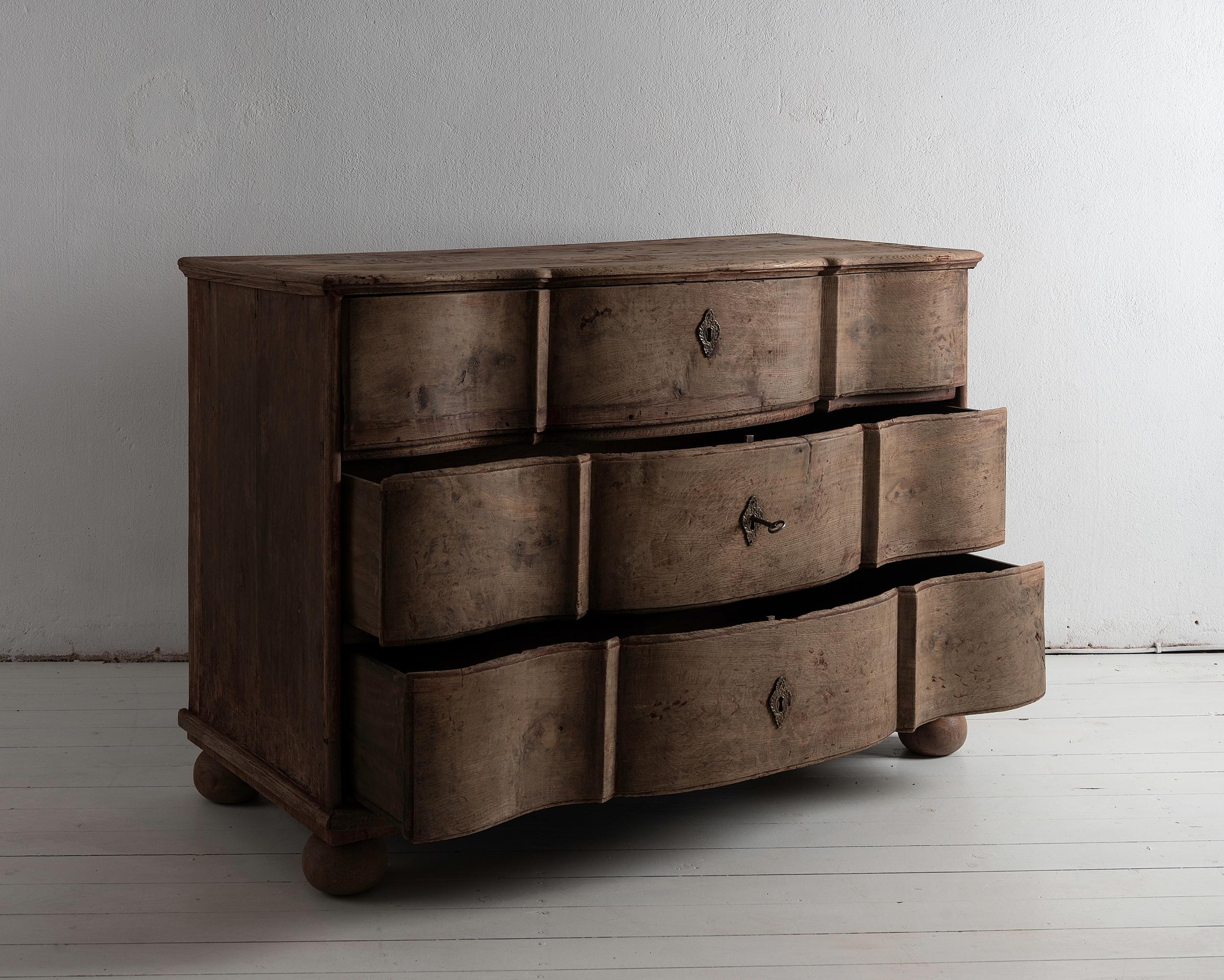 18th Century and Earlier Beautiful Simple Swedish 18th Century Baroque Commode Galbée in Oak