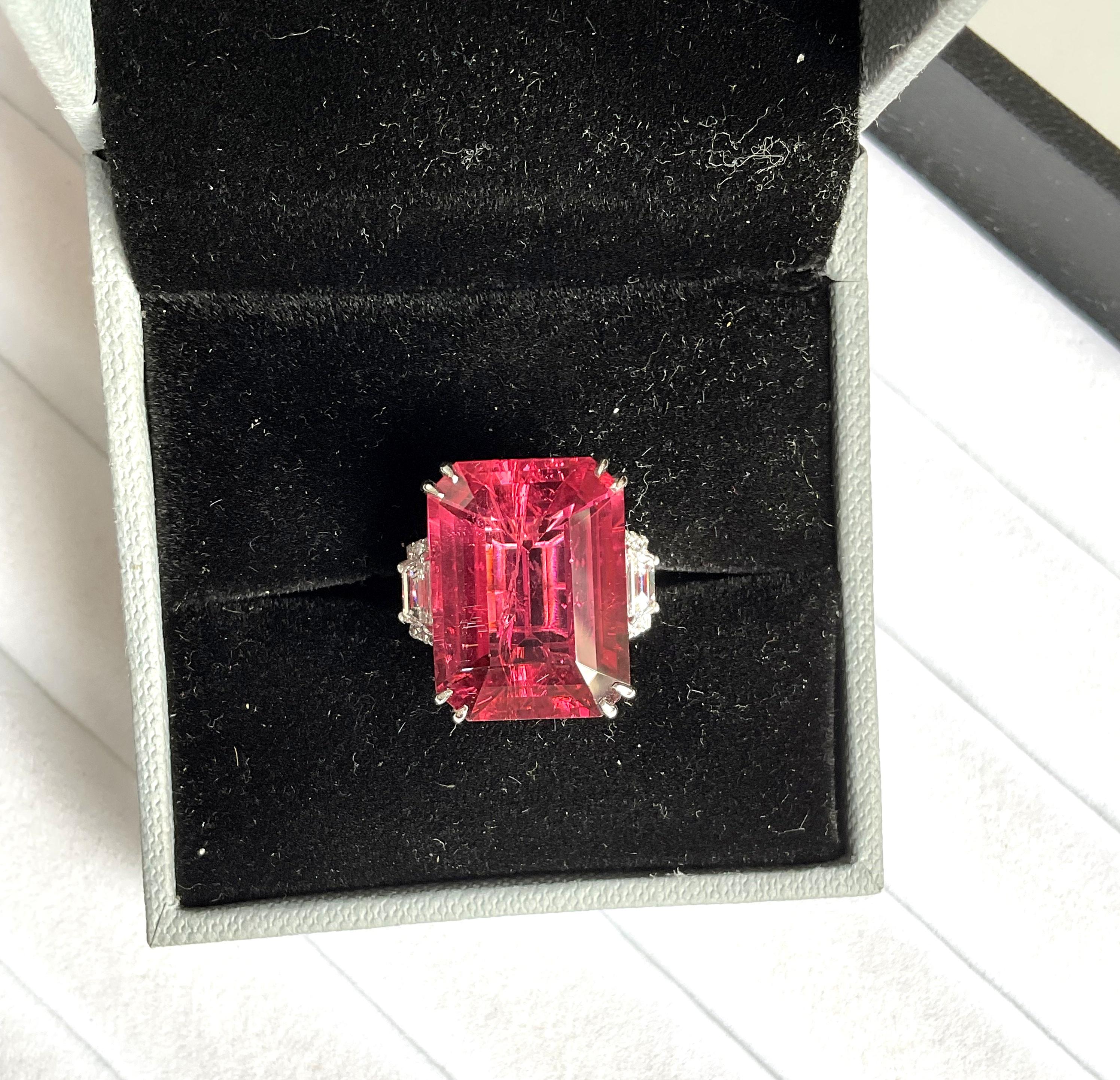 18.2 carats Rubellite with Natural Diamonds Cocktail ring jewelry For Sale 4