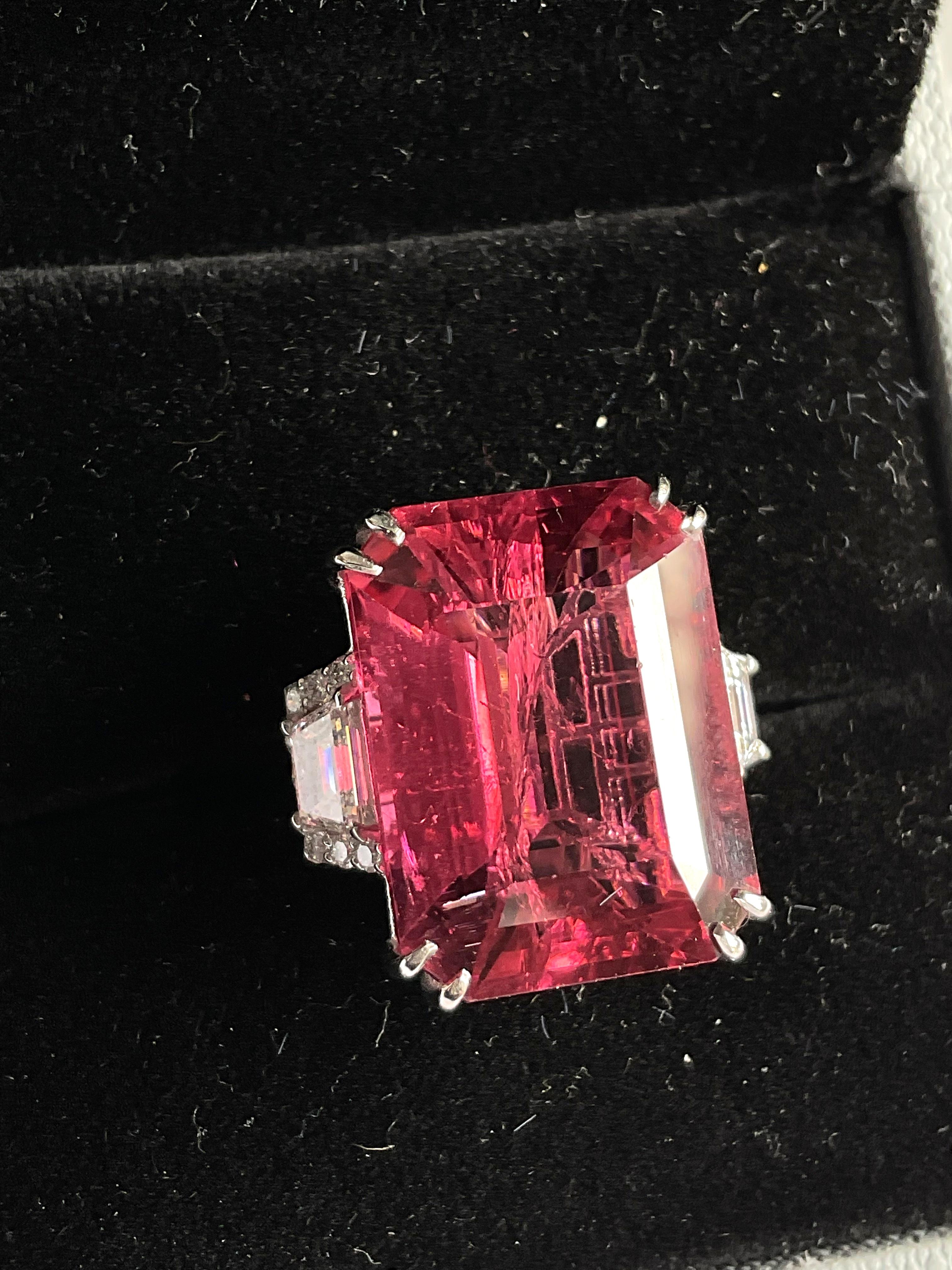18.2 carats Rubellite with Natural Diamonds Cocktail ring jewelry For Sale 5