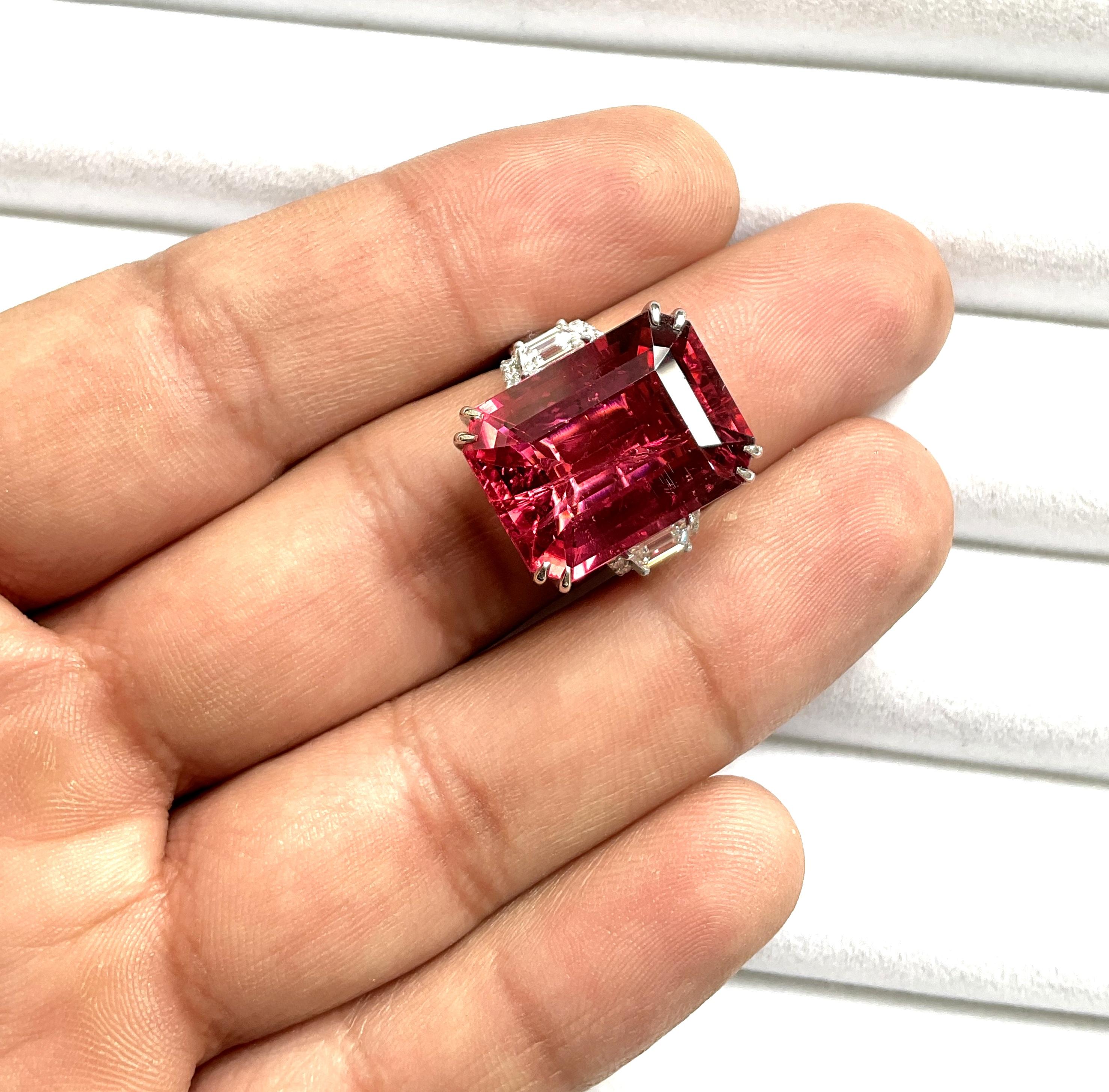 18.2 carats Rubellite with Natural Diamonds Cocktail ring jewelry For Sale 1
