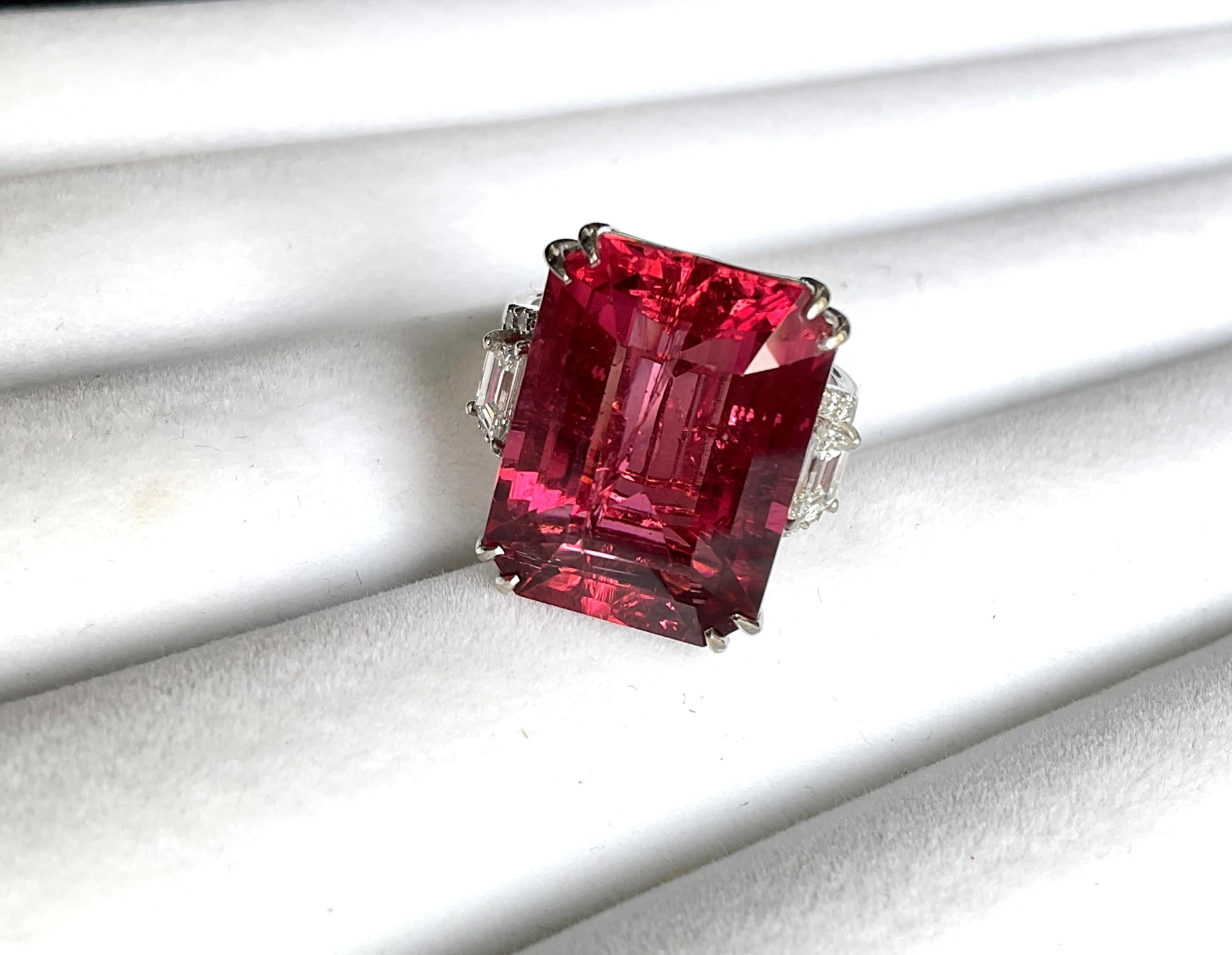 18.2 carats Rubellite with Natural Diamonds Cocktail ring jewelry For Sale 3