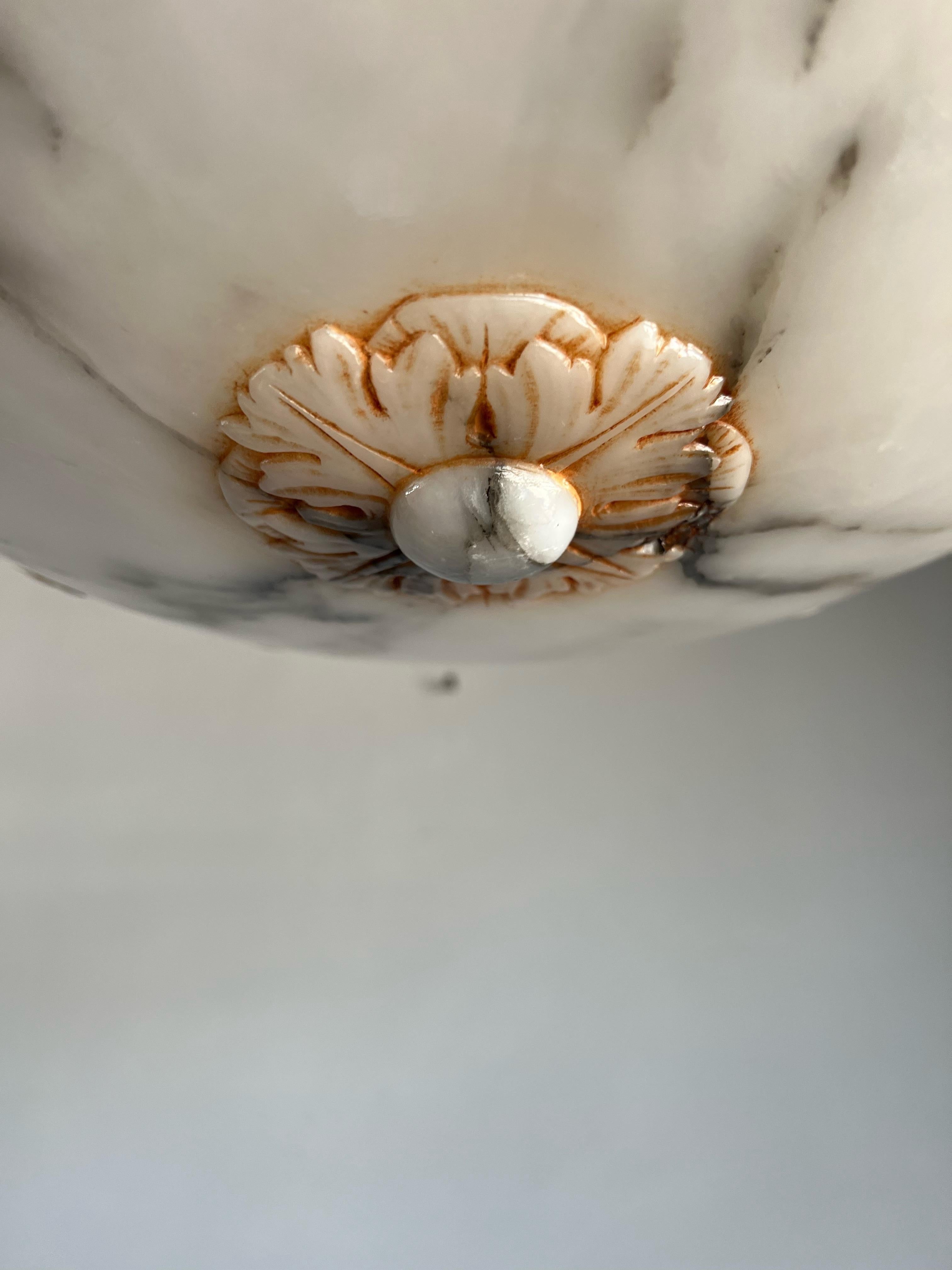 Top-Kronleuchter aus der Arts and Crafts-Ära mit einzigartigem geschnitztem Alabaster-Schirm  im Angebot 7