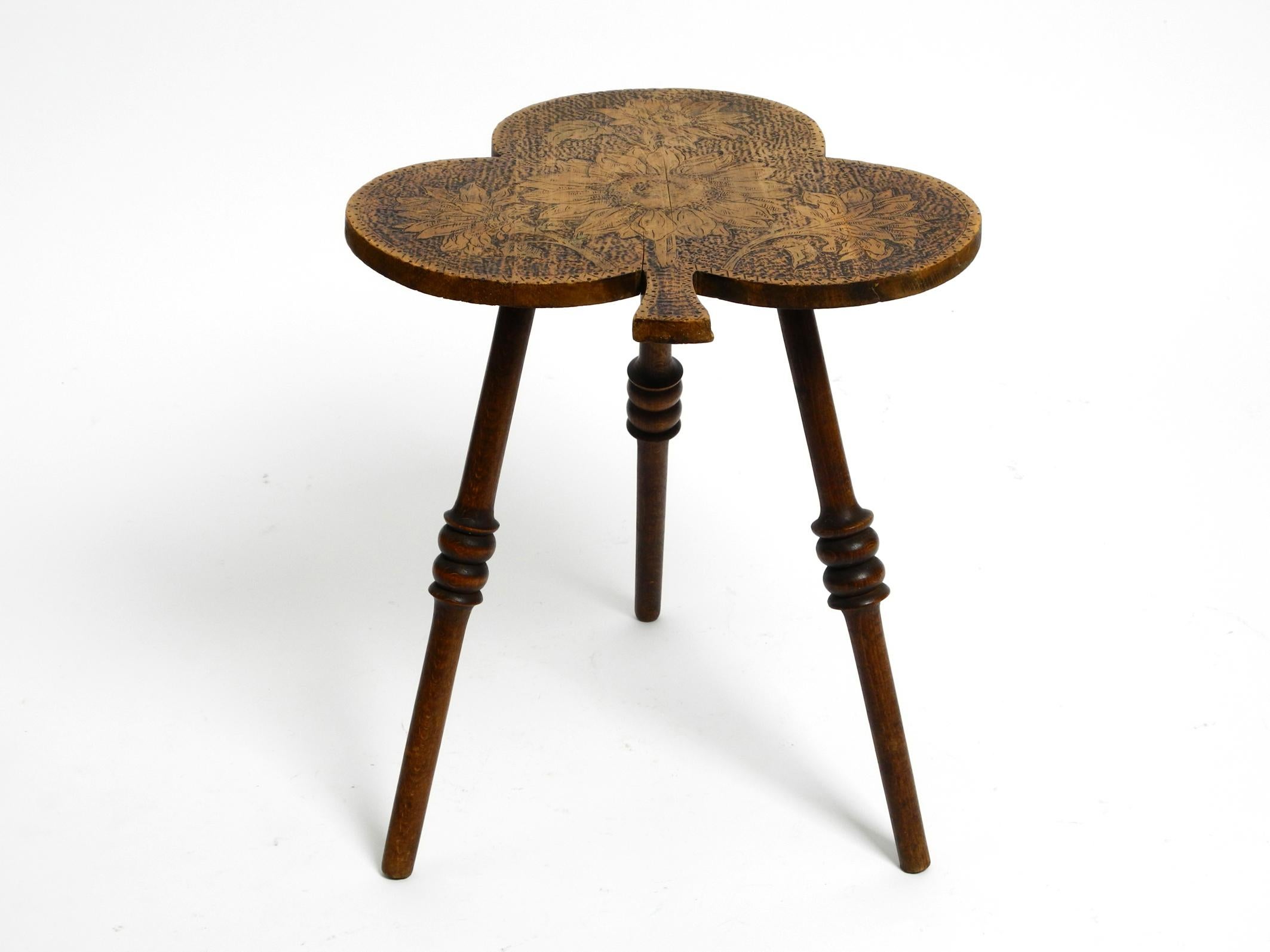 Beautiful small 1920s three-legged trefoil side table made of walnut 7