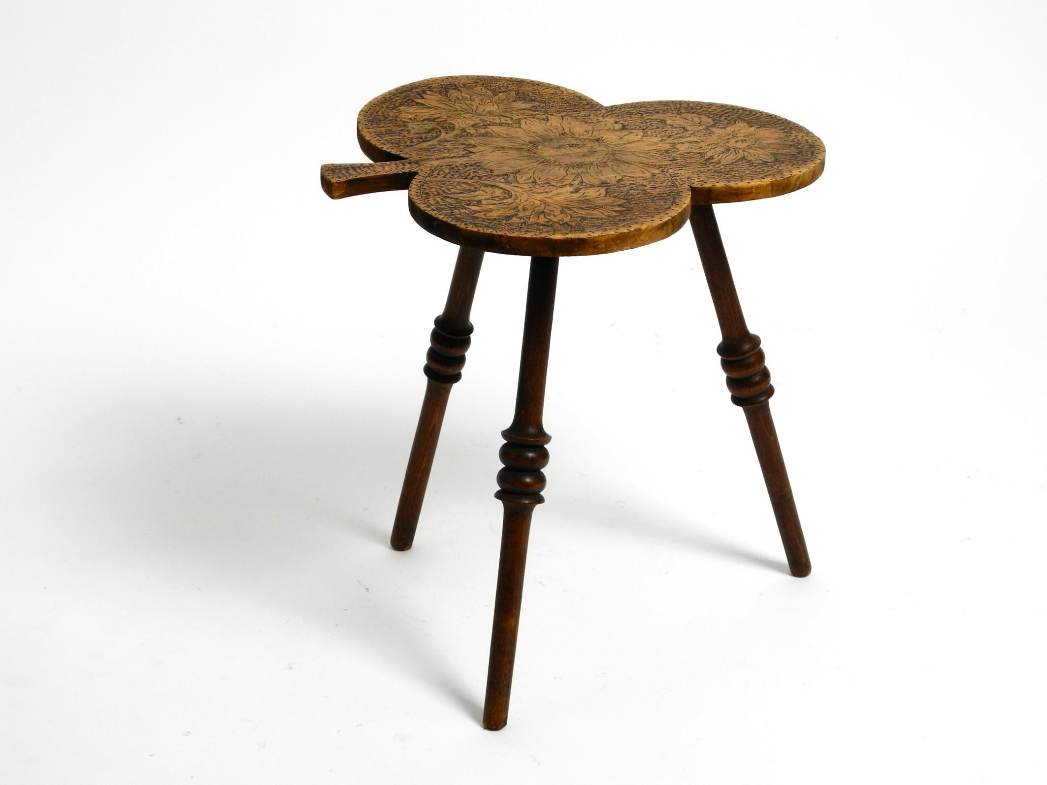 Beautiful small 1920s three-legged trefoil side table made of walnut 8