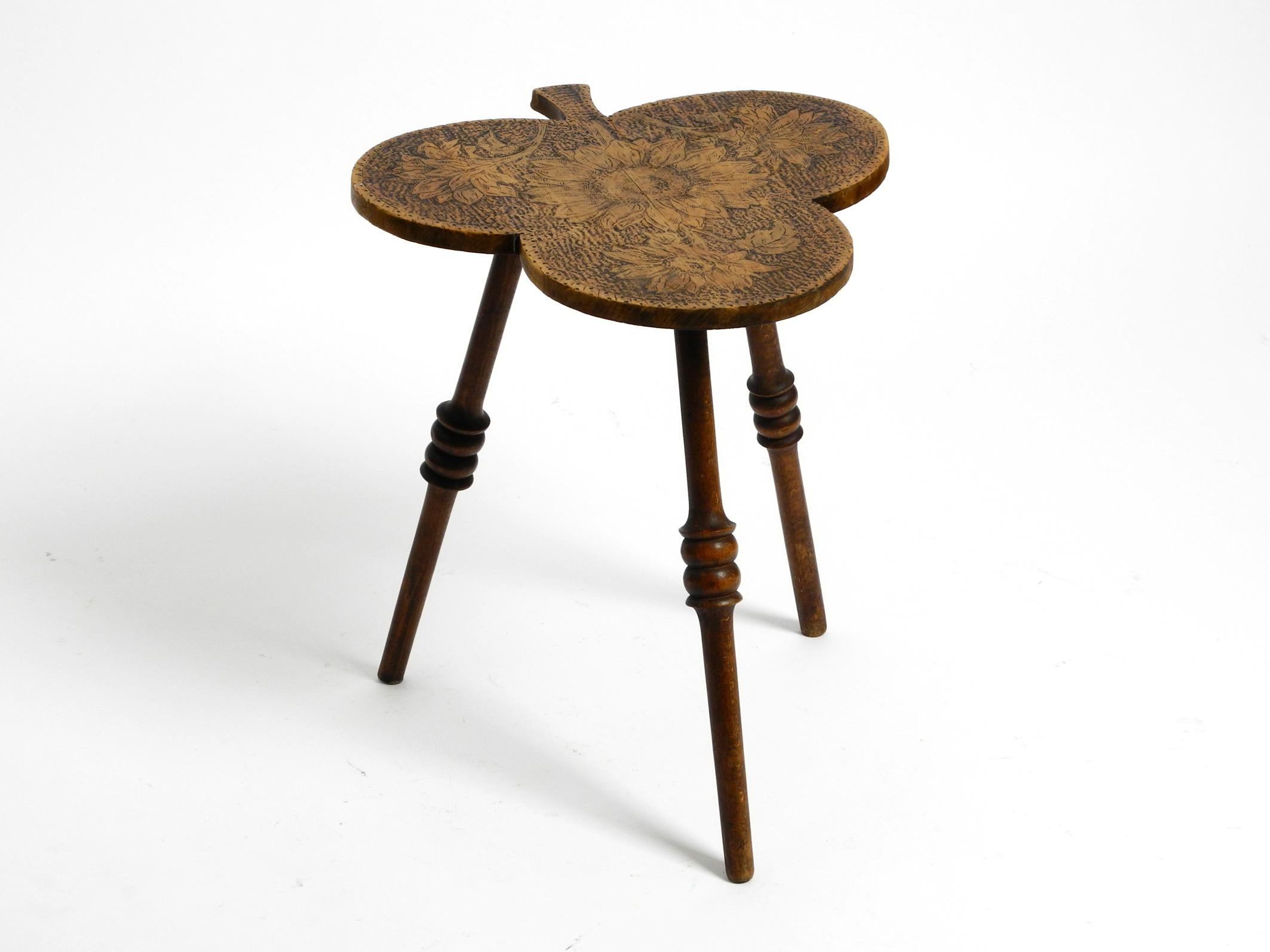 Beautiful small 1920s three-legged trefoil side table made of walnut 9