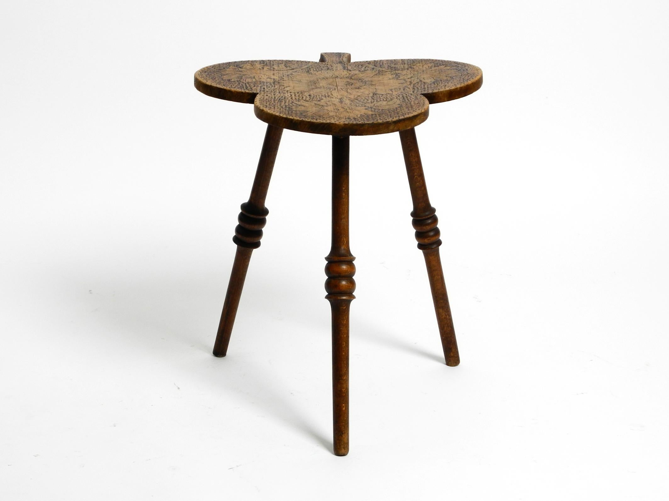 Beautiful small 1920s three-legged trefoil side table made of walnut 10