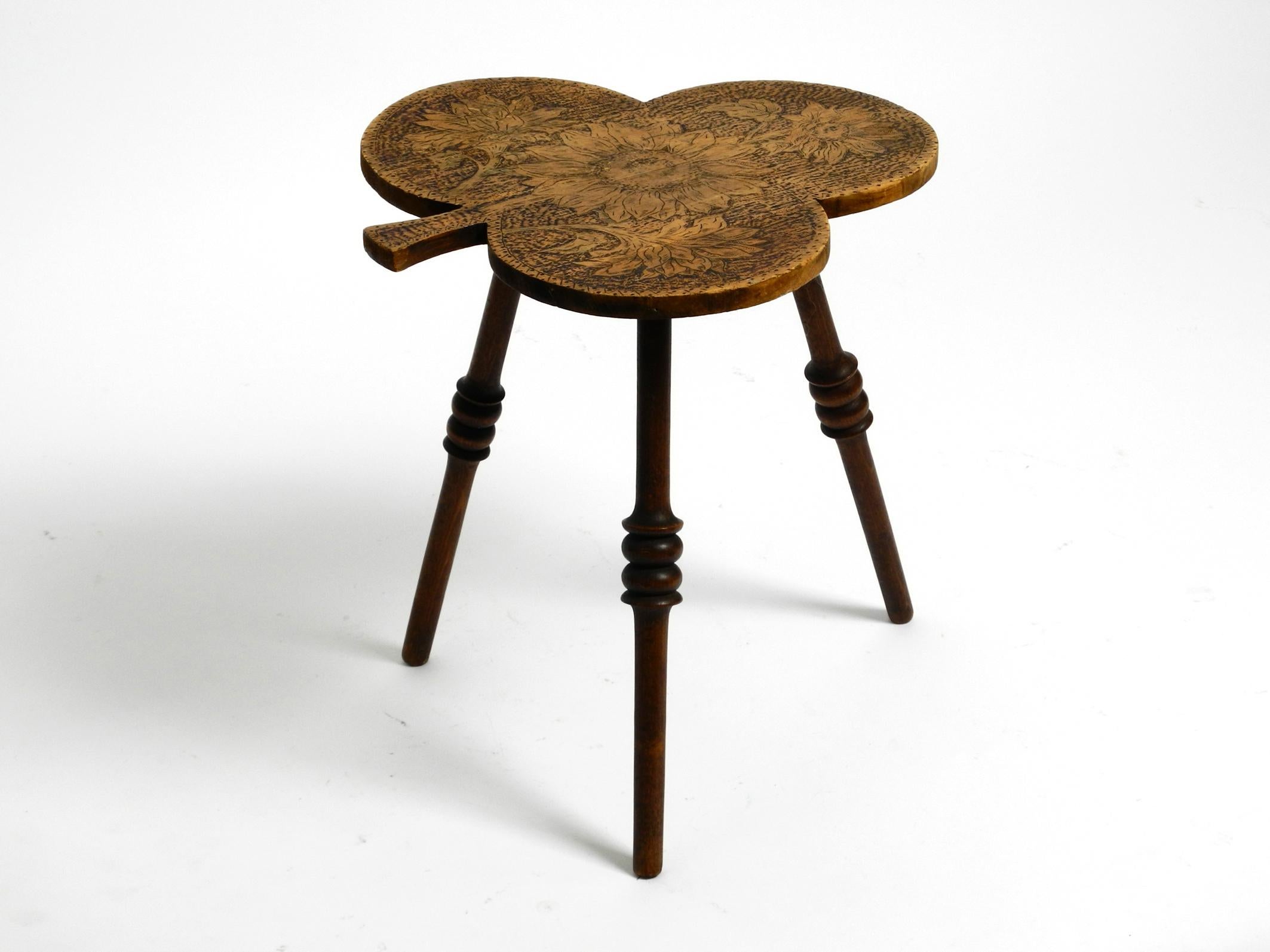 Beautiful small 1920s three-legged trefoil side table made of walnut 11