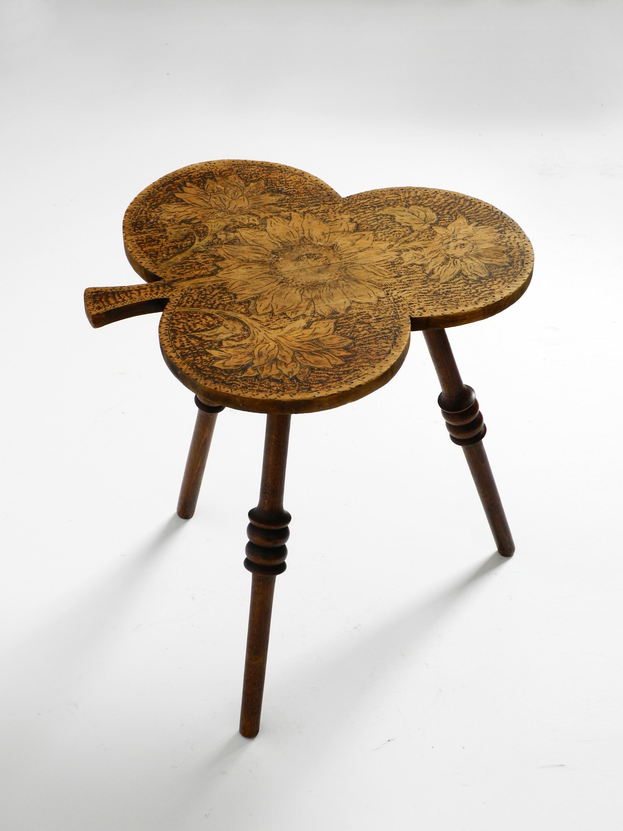 German Beautiful small 1920s three-legged trefoil side table made of walnut