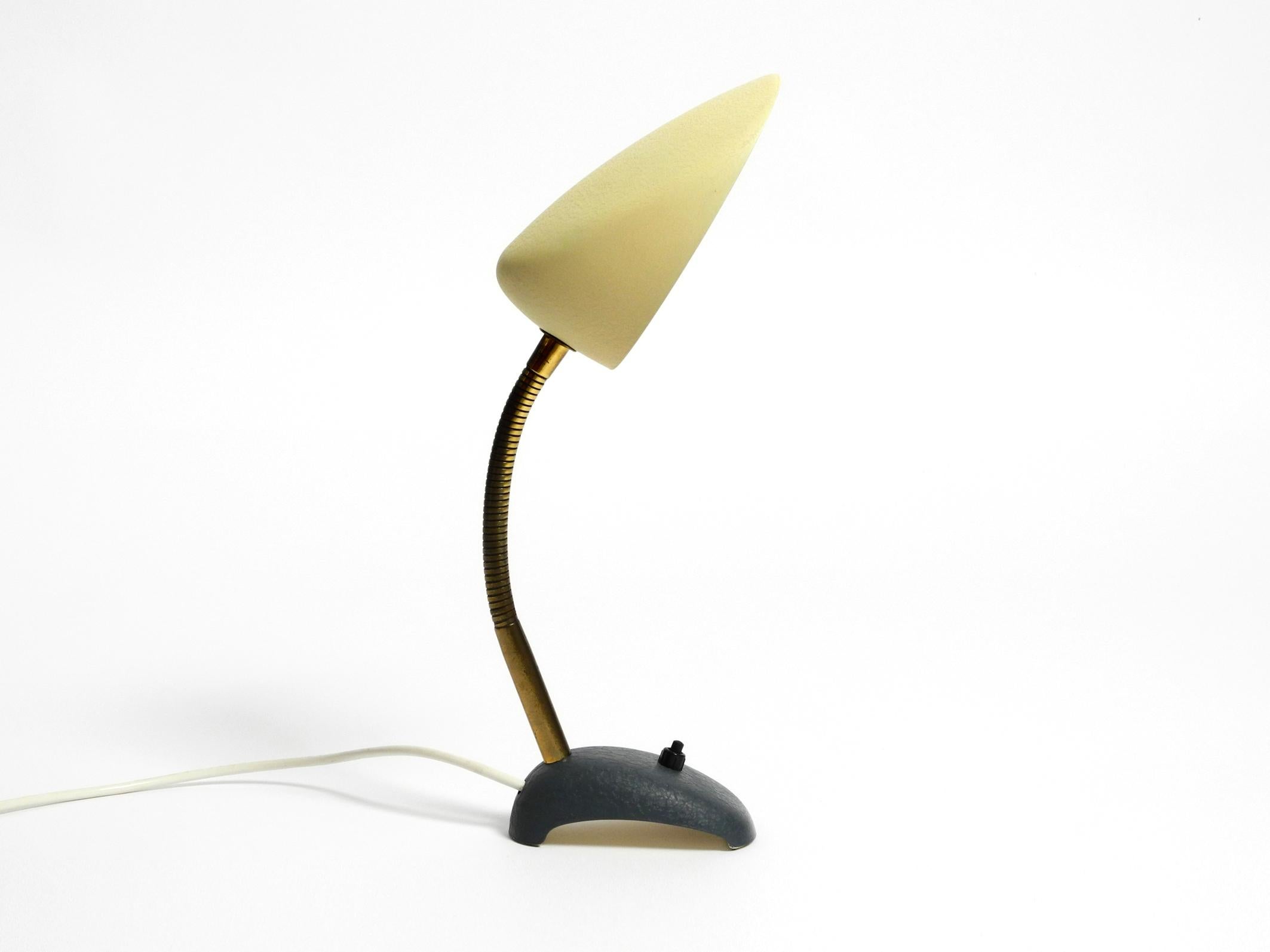 Beautiful small 1950s table lamp with metal gooseneck by Gebrüder Cosack Germany In Good Condition For Sale In München, DE