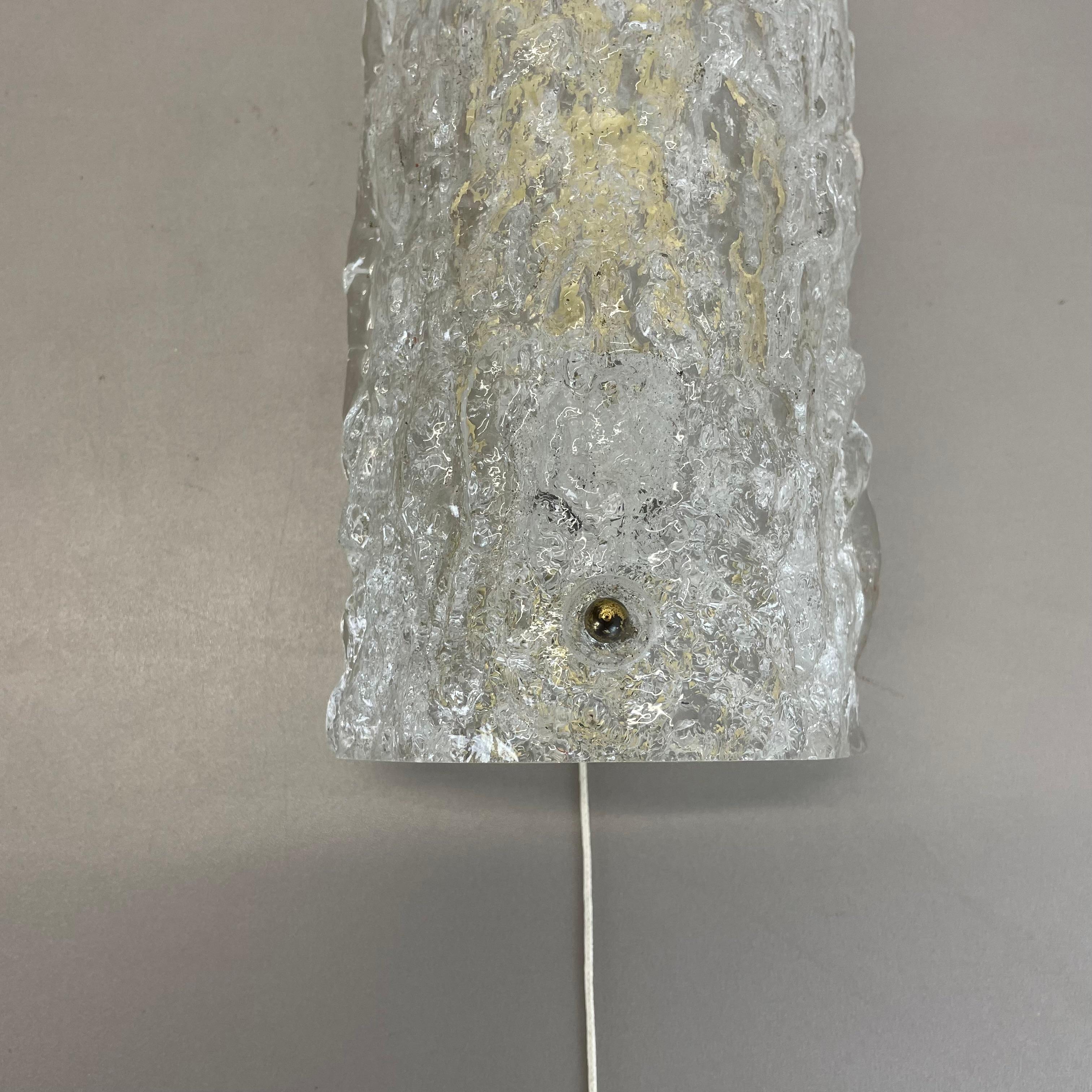 beautiful small 23cm Ice Glass Wall Light Sconce Kalmar Style, Germany, 1970s In Good Condition For Sale In Kirchlengern, DE