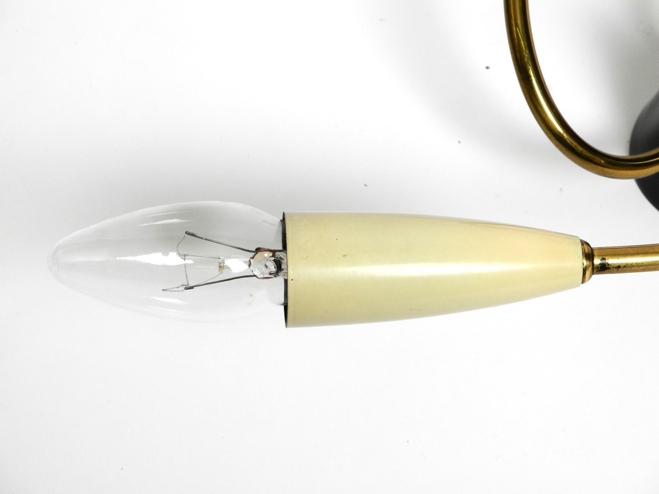 Mid-20th Century Beautiful small 3-armed Mid Century Sputnik ceiling lamp made from colorful cone For Sale