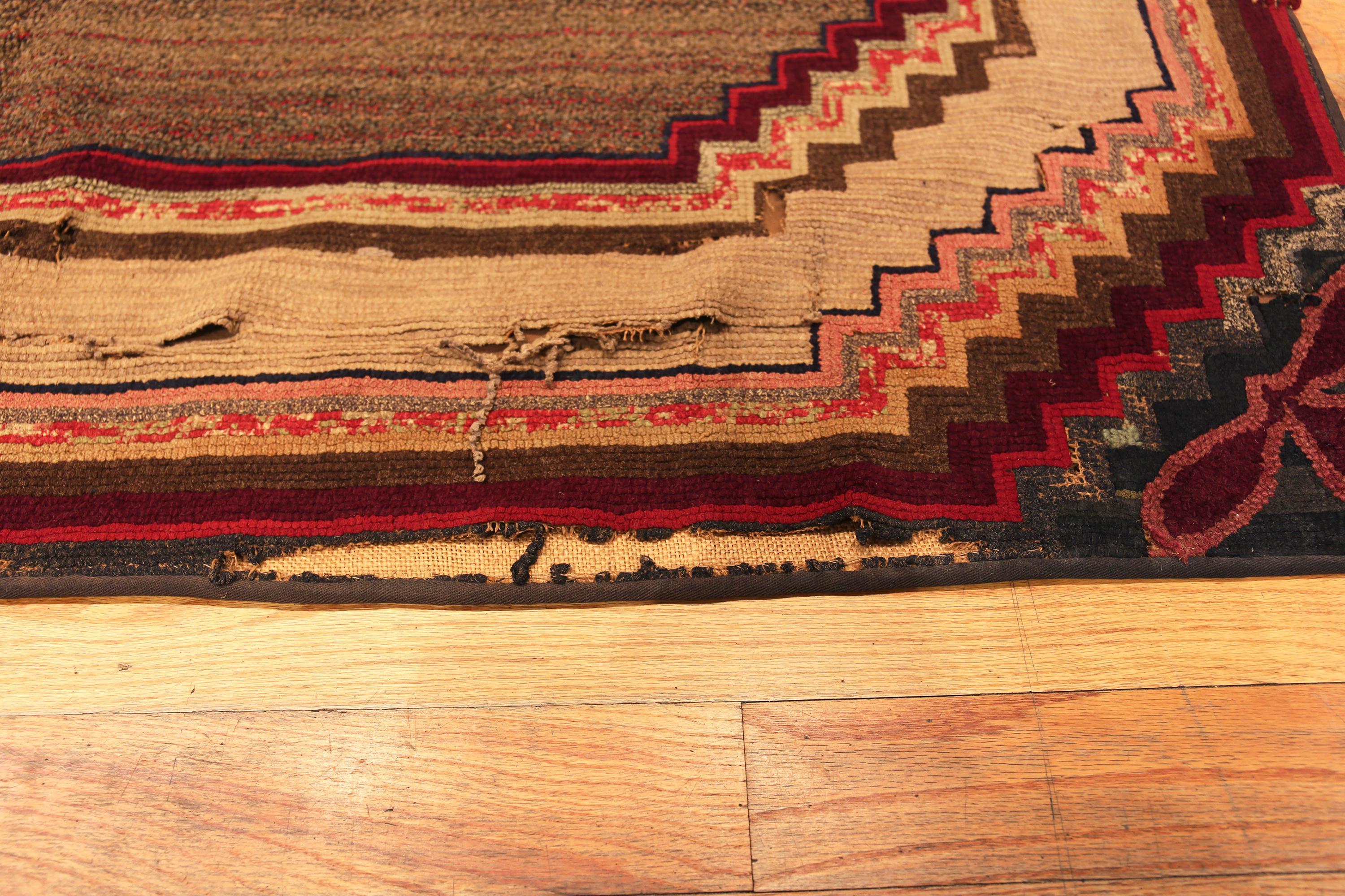 Hand-Knotted Beautiful Small Antique American Hooked Rug 4'11