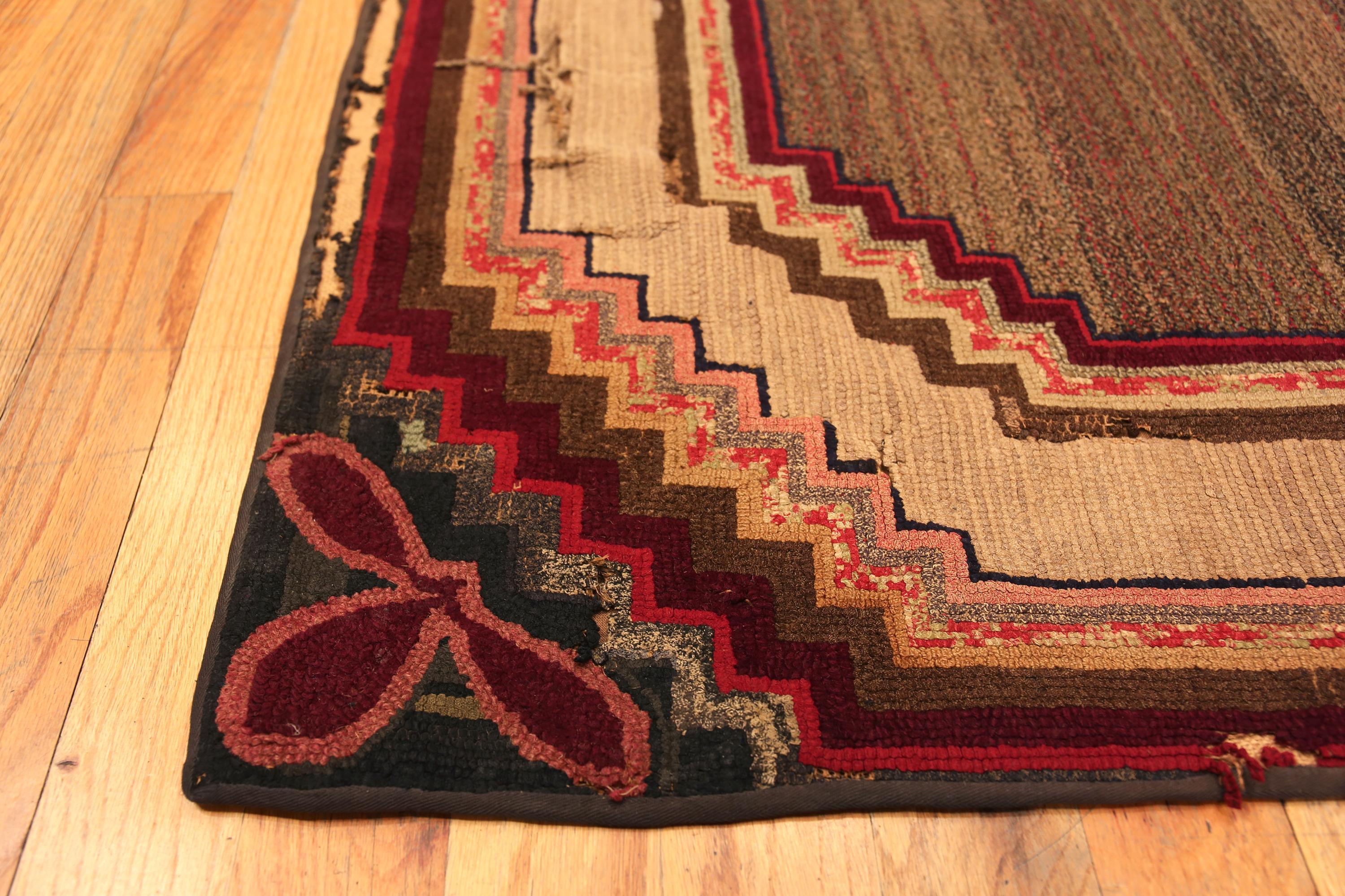 Wool Beautiful Small Antique American Hooked Rug 4'11