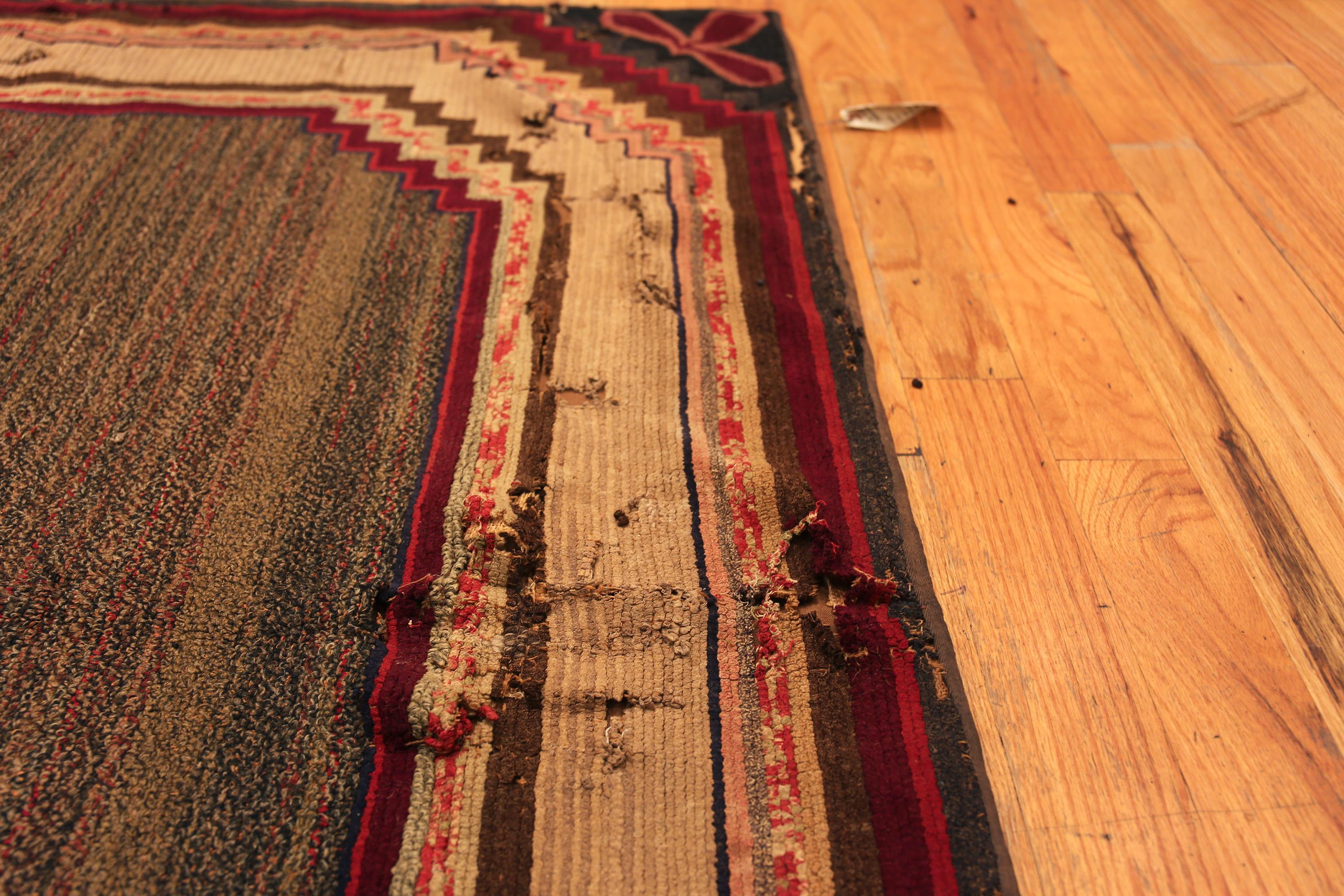 Beautiful Small Antique American Hooked Rug 4'11