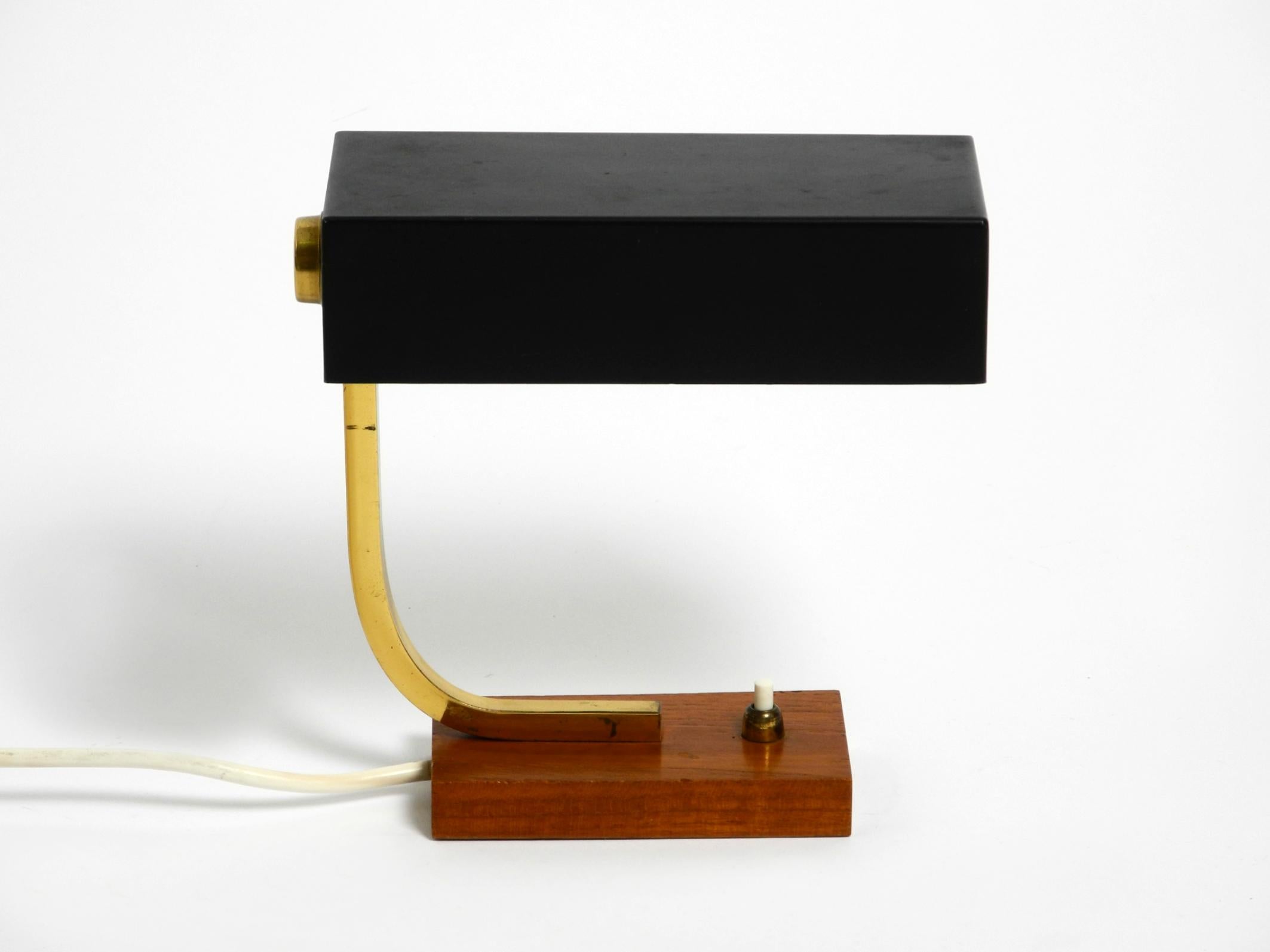 Beautiful small Mid Century Modern metal and brass table lamp with teak base For Sale 8