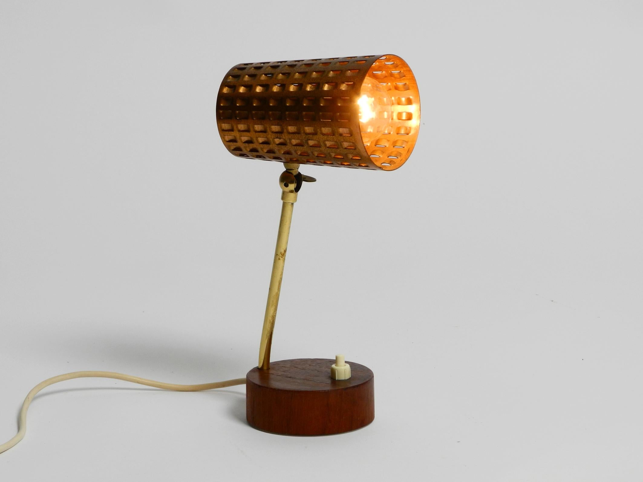 Beautiful small Mid Century Modern table lamp with copper perforated sheet shade In Good Condition For Sale In München, DE