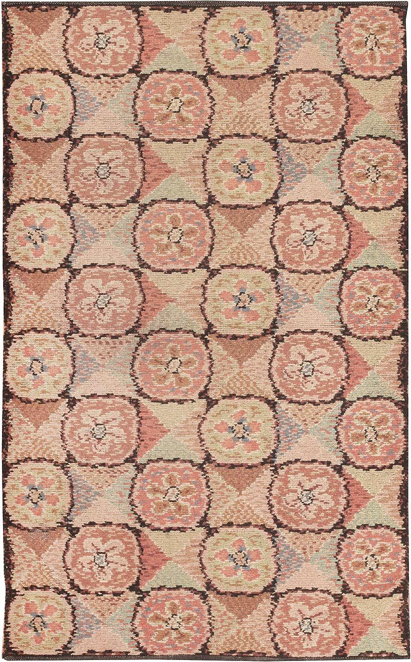 Beautiful Small Size Vintage European Art Deco Rug, Country of Origin: Europe, Circa: First Quarter of the 20th century (around 1920)