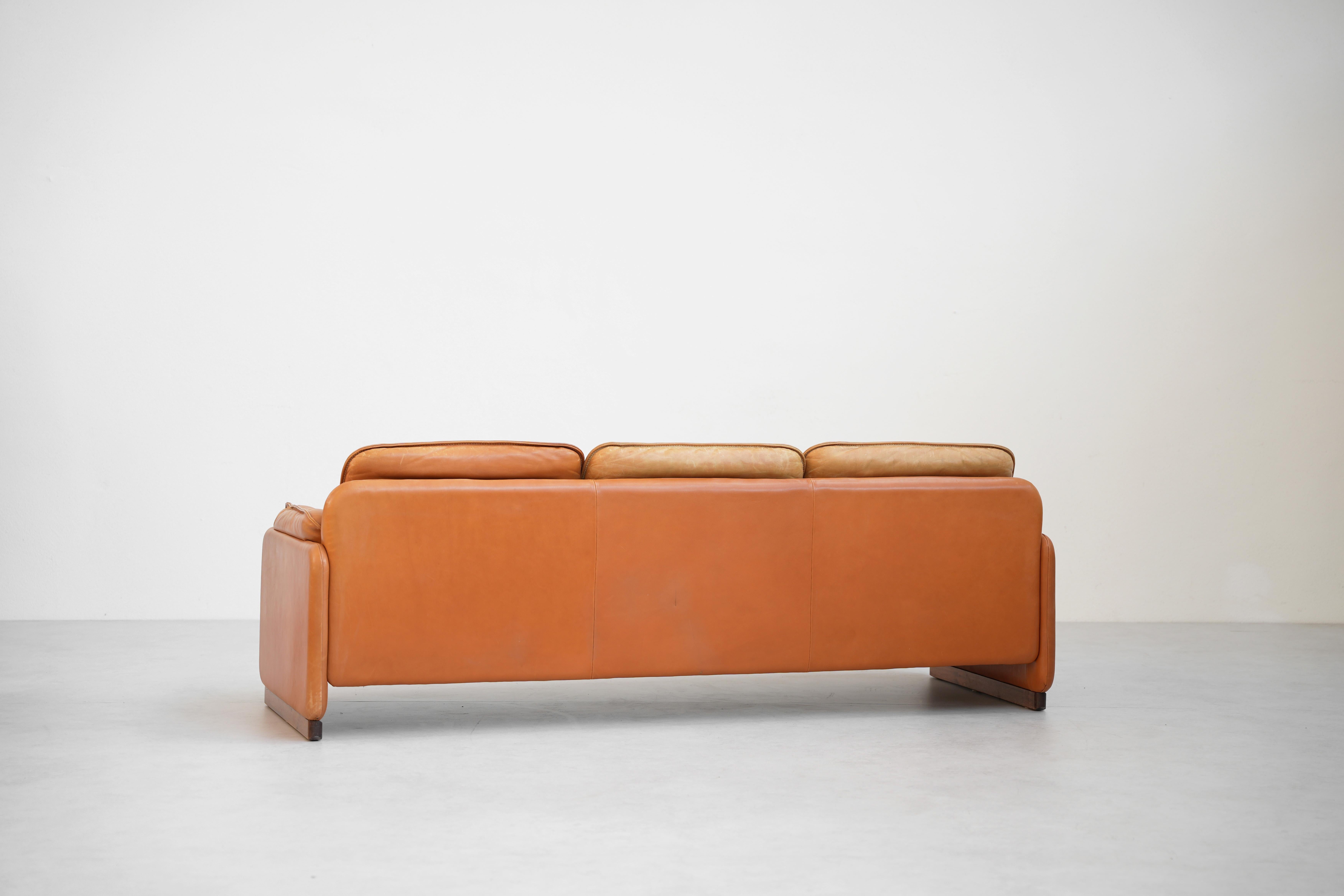 Schönes Sofa von DeSede Mod. DS61 DS 61 Braunes Leder, Schweiz 1970er Jahre im Zustand „Hervorragend“ im Angebot in Berlin, DE