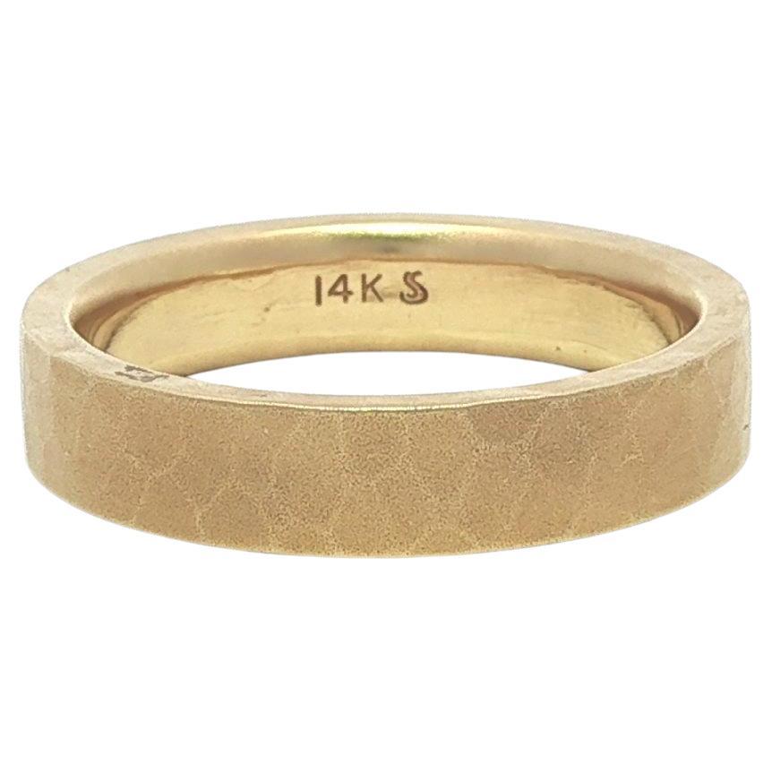 Magnifique bague en or jaune 14k massif 4.1mm finition martelée mate