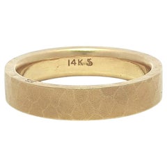 Magnifique bague en or jaune 14k massif 4.1mm finition martelée mate