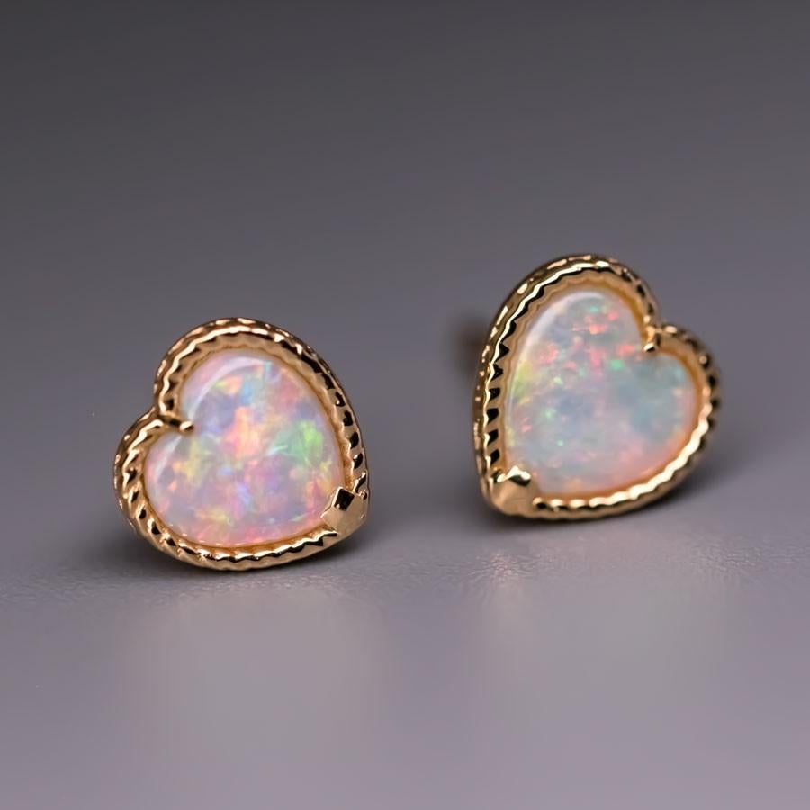 Taille brillant Magnifiques clous d'oreilles en or jaune 14 carats à motif de cœur torsadé en vente
