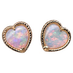 Schöne Herz-Ohrstecker aus massivem Opal mit gedrehtem Design 14K Gelbgold