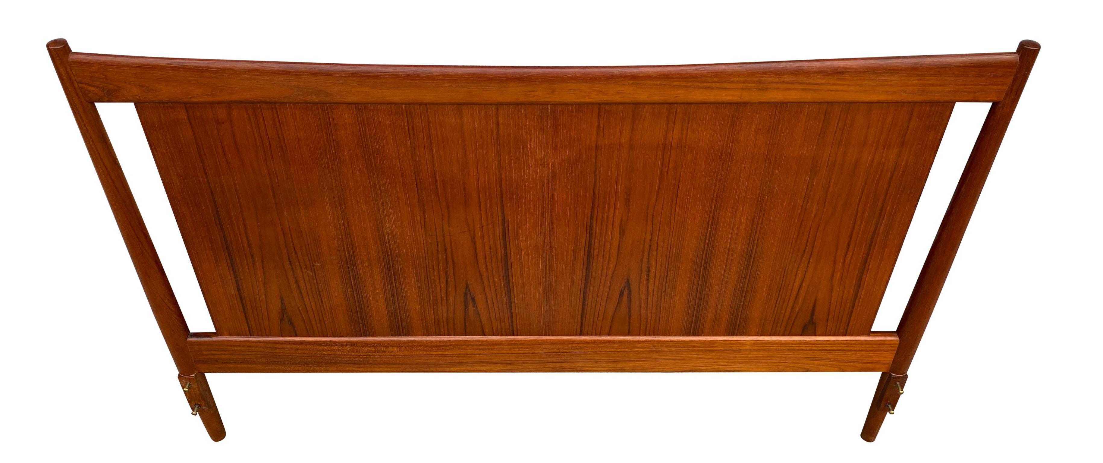 Beautiful teak Danish Mid-Century Modern full headboard made in Denmark in wonderful condition. Really nice headboard solid teak wood . Fits a full sized mattress. Bed headboard only no metal bed frame. Easily mounts to all bed frames.

Measures: