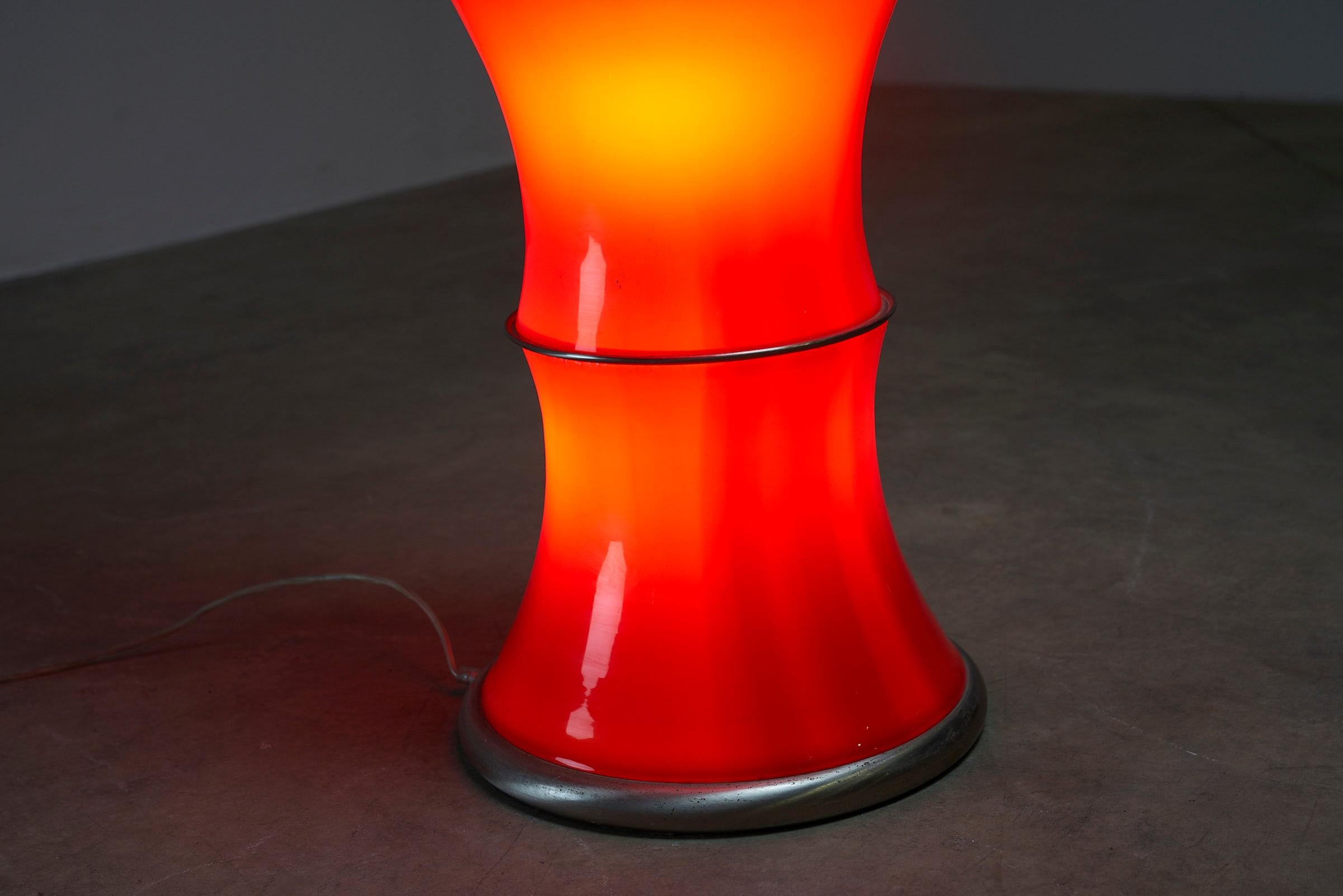 Magnifique lampadaire en bambou A Space et verre rouge  Bon état - En vente à Mortsel, BE
