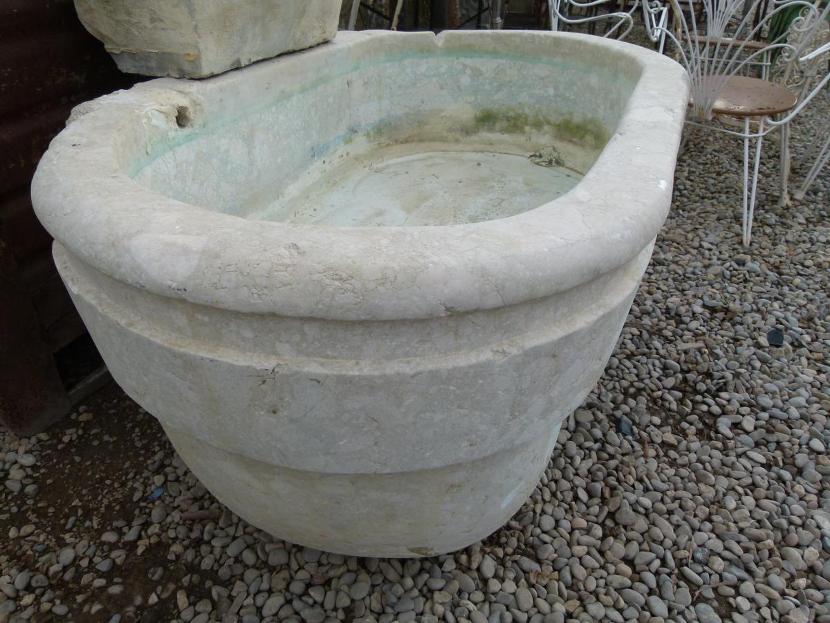 18th Century Marble Spanish Fountain In Good Condition In Vulpellac, Girona