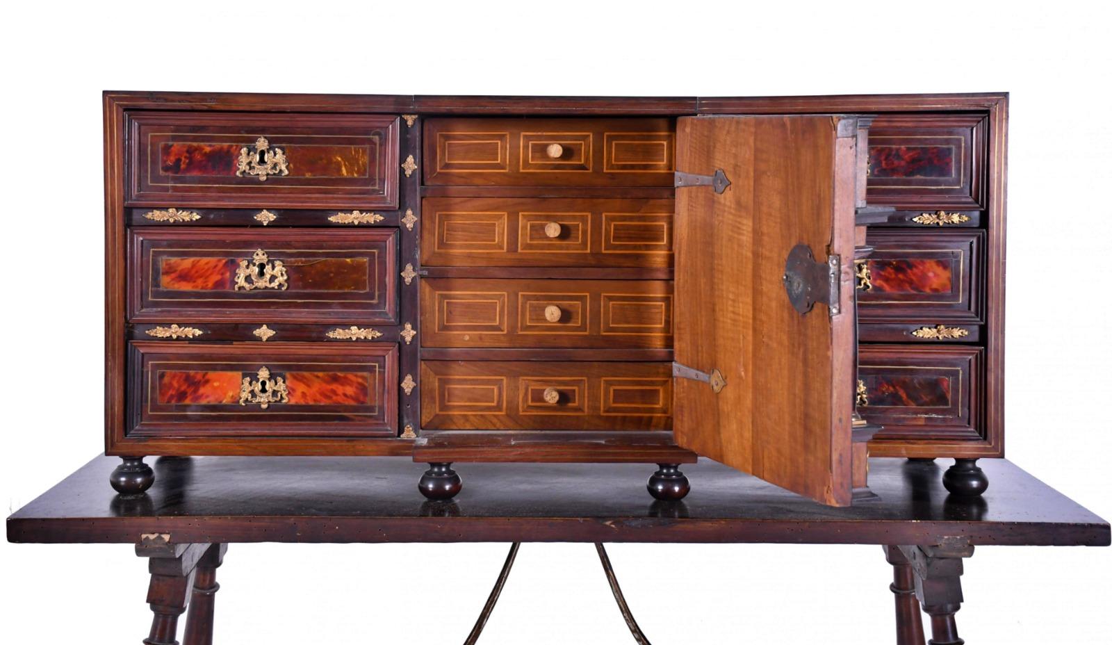 Hand-Crafted BEAUTIFUL SPANISH BARGUEÑO / CABINET CASTELLAN 19th Century For Sale
